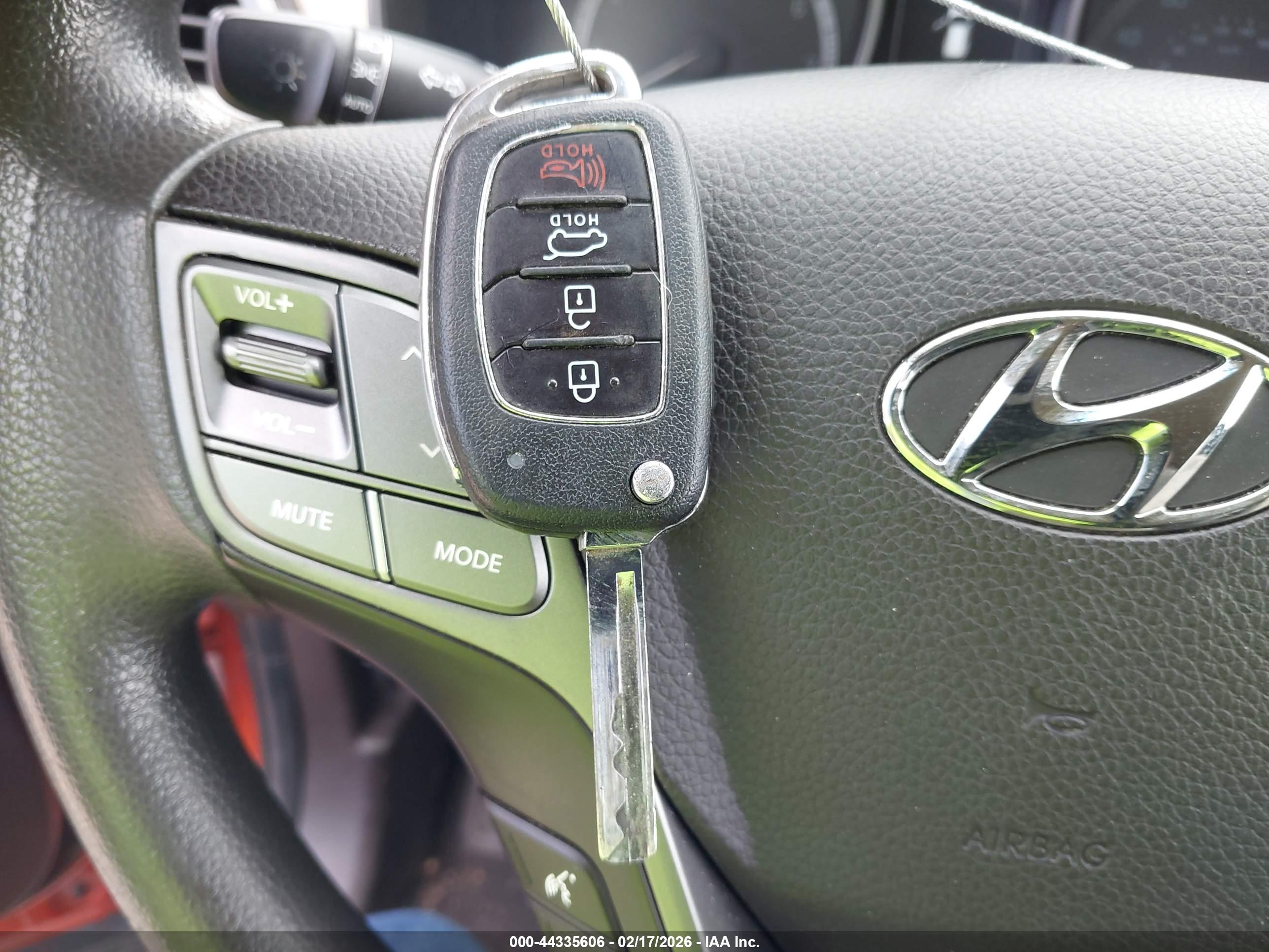 HYUNDAI SANTA image 11