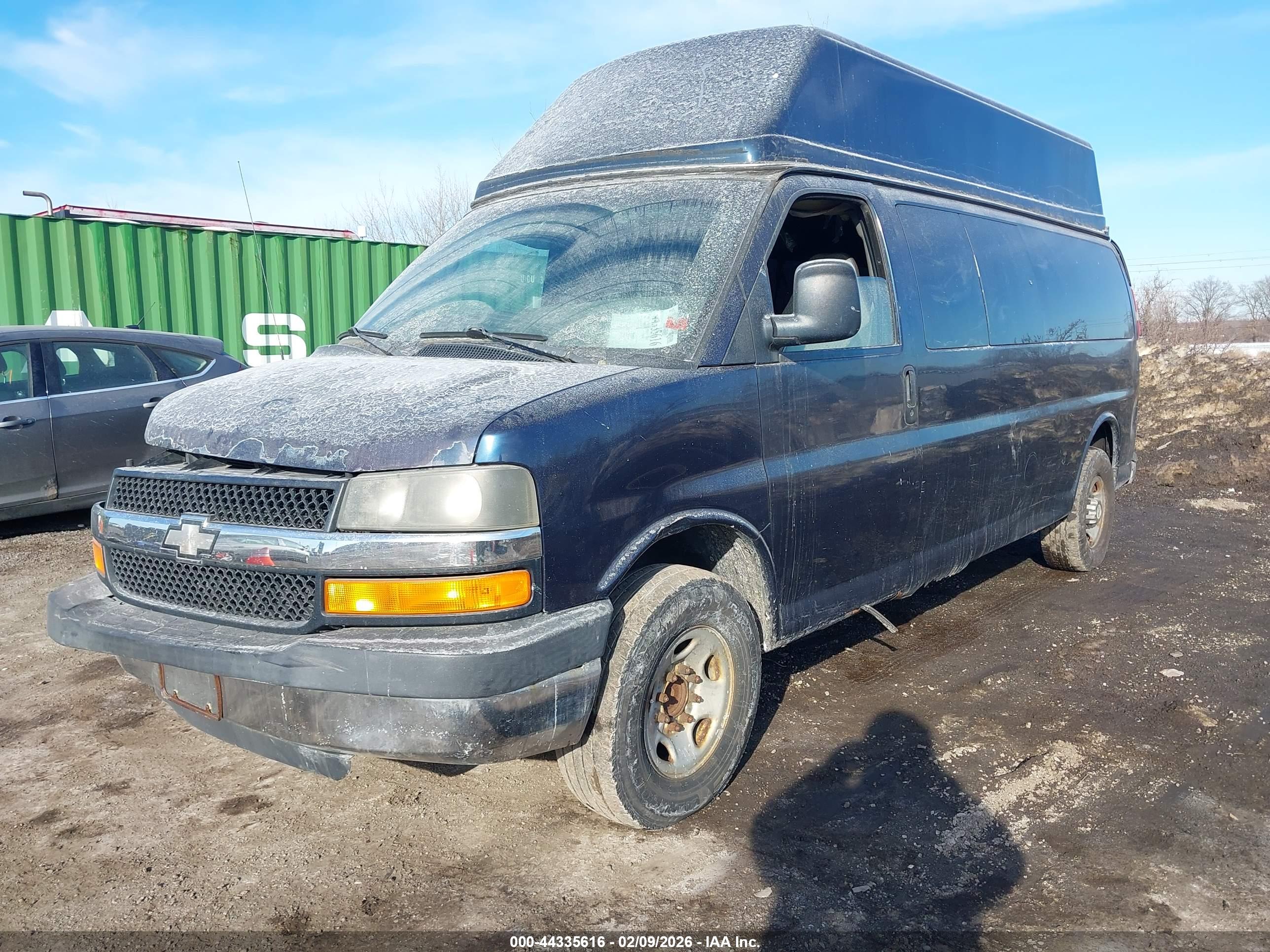 CHEVROLET EXPRESS image 2