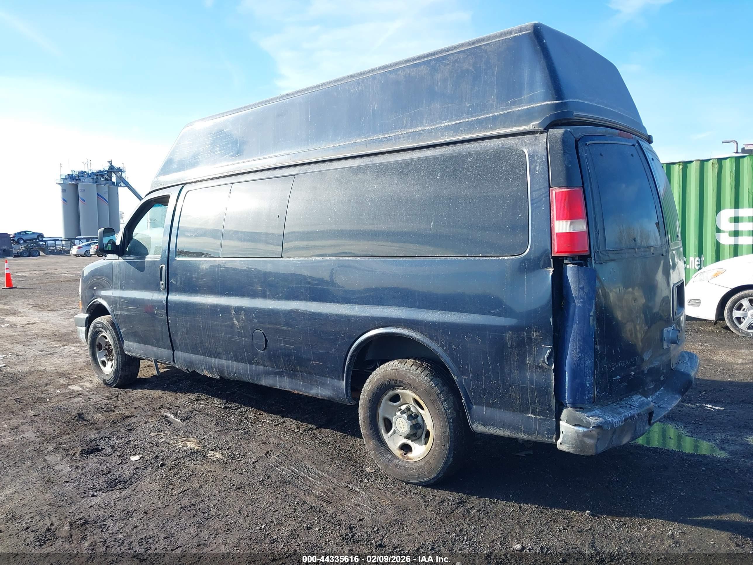 CHEVROLET EXPRESS image 3