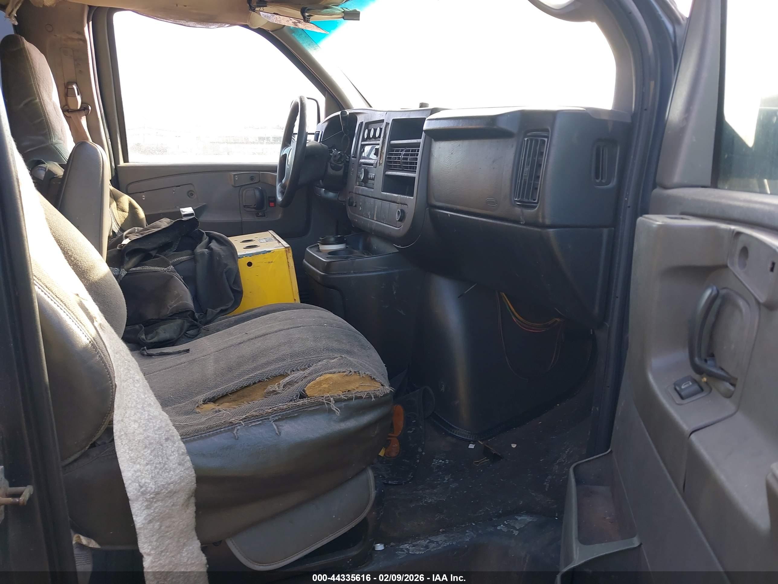 CHEVROLET EXPRESS image 5