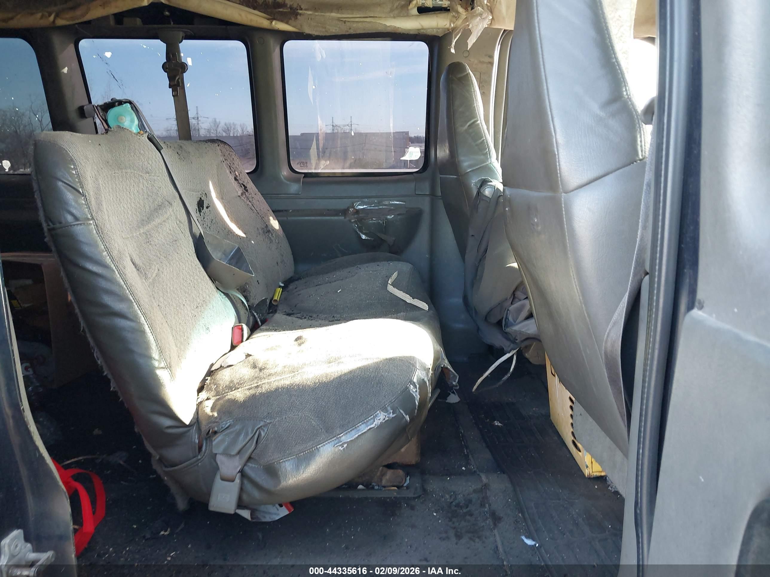 CHEVROLET EXPRESS image 8
