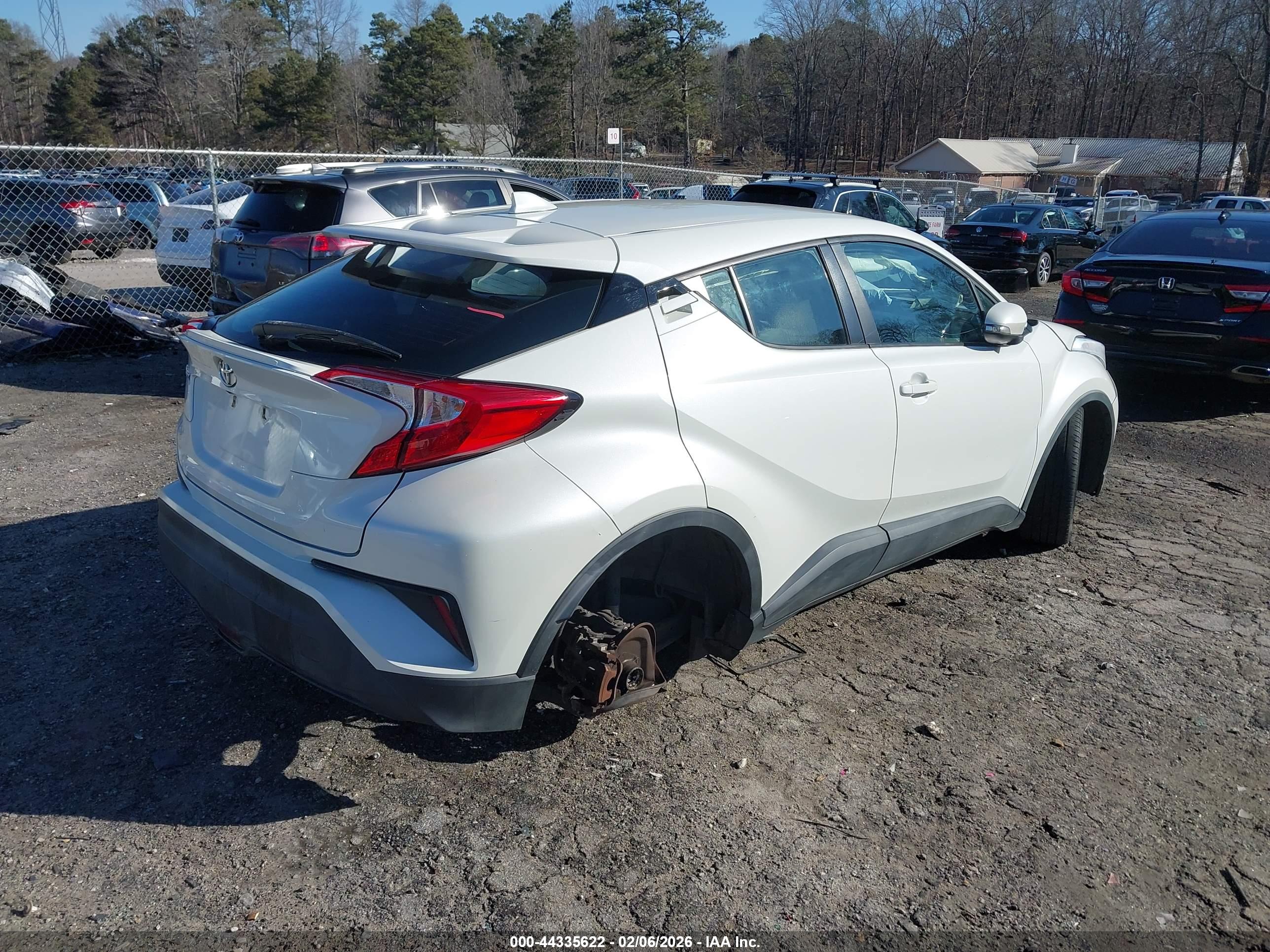 TOYOTA C-HR image 4