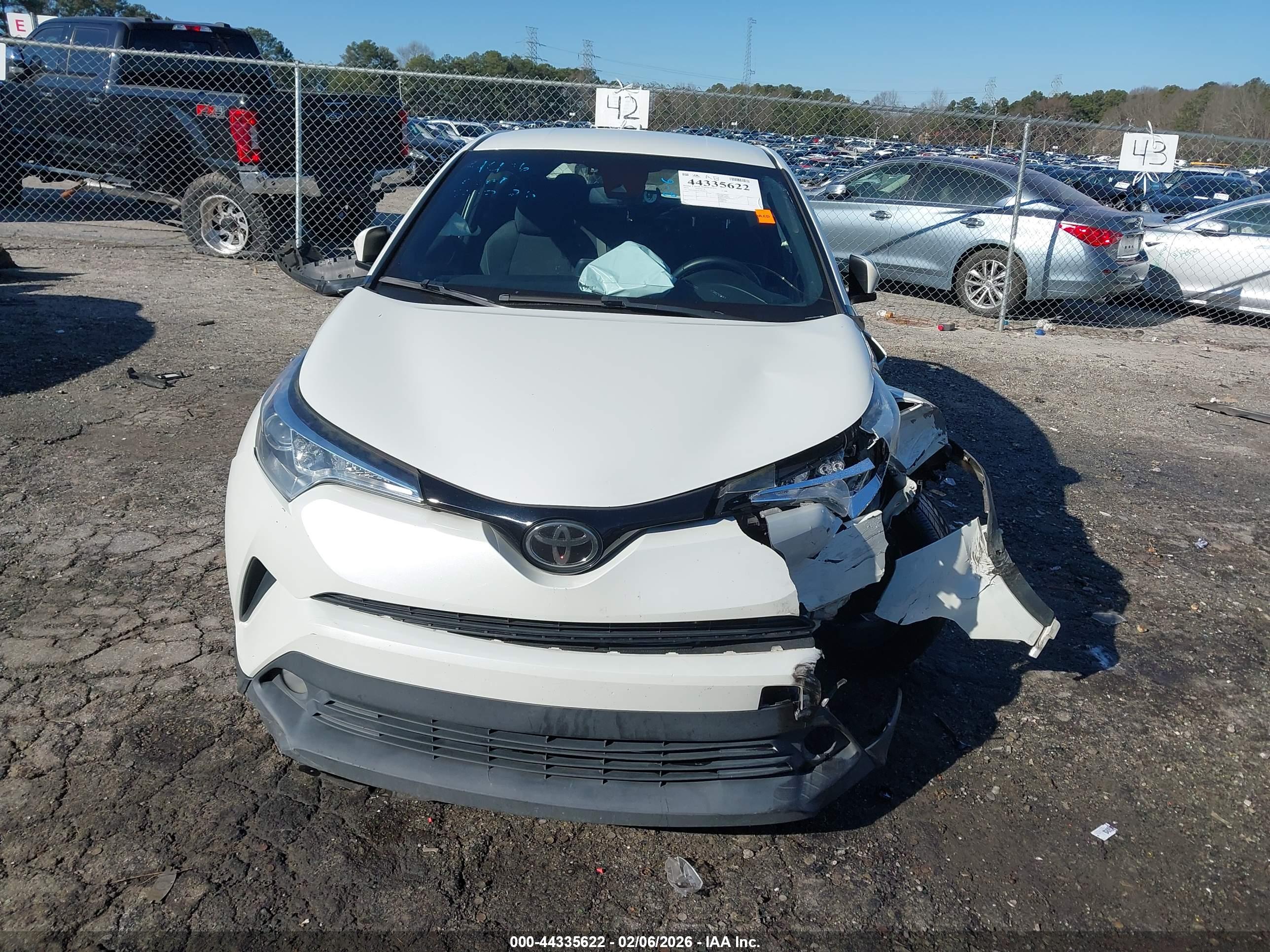 TOYOTA C-HR image 6