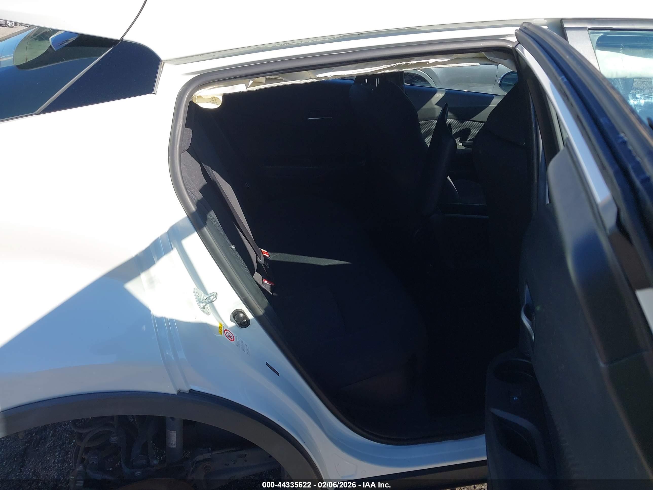 TOYOTA C-HR image 8
