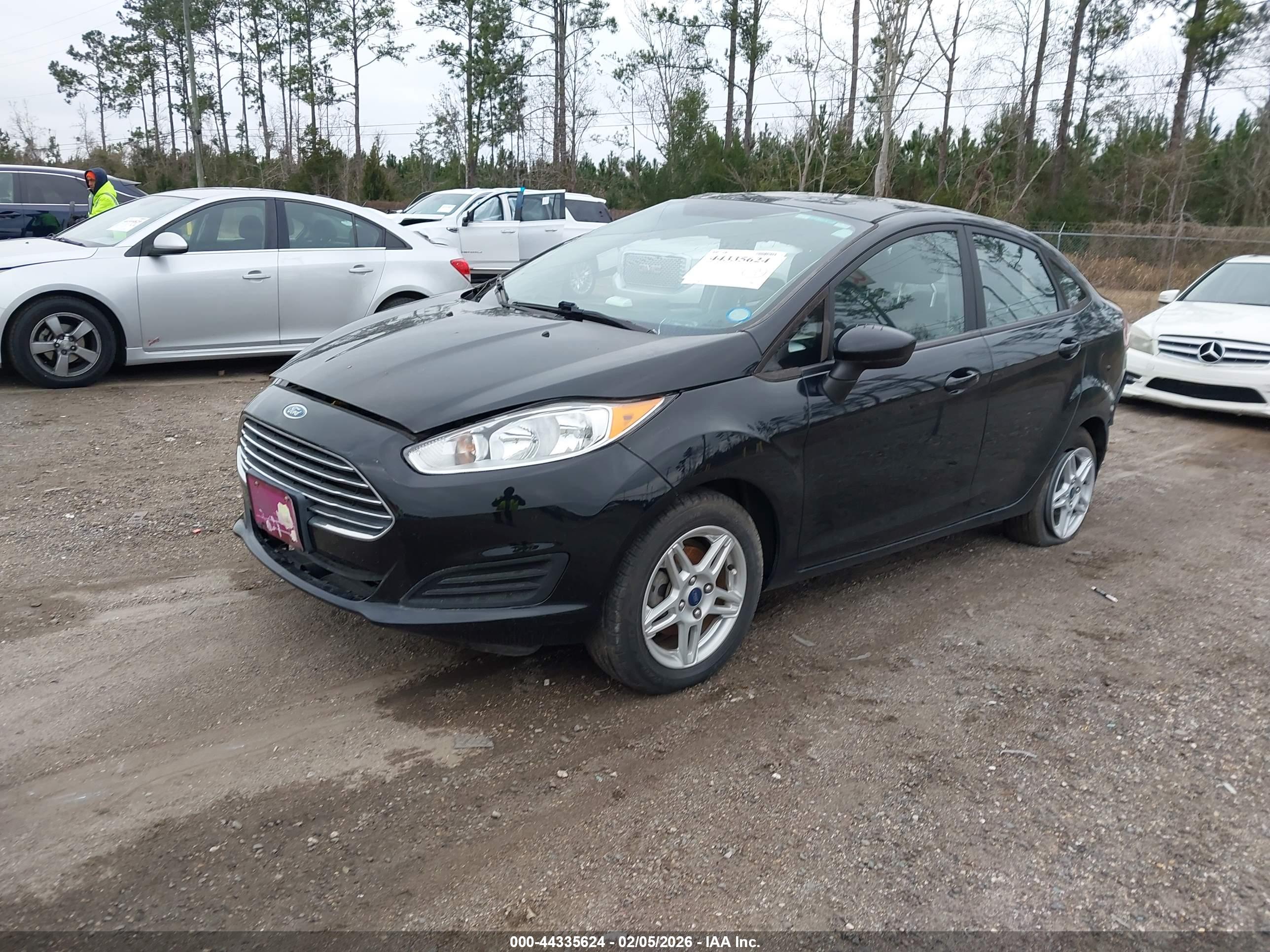 FORD FIESTA image 2
