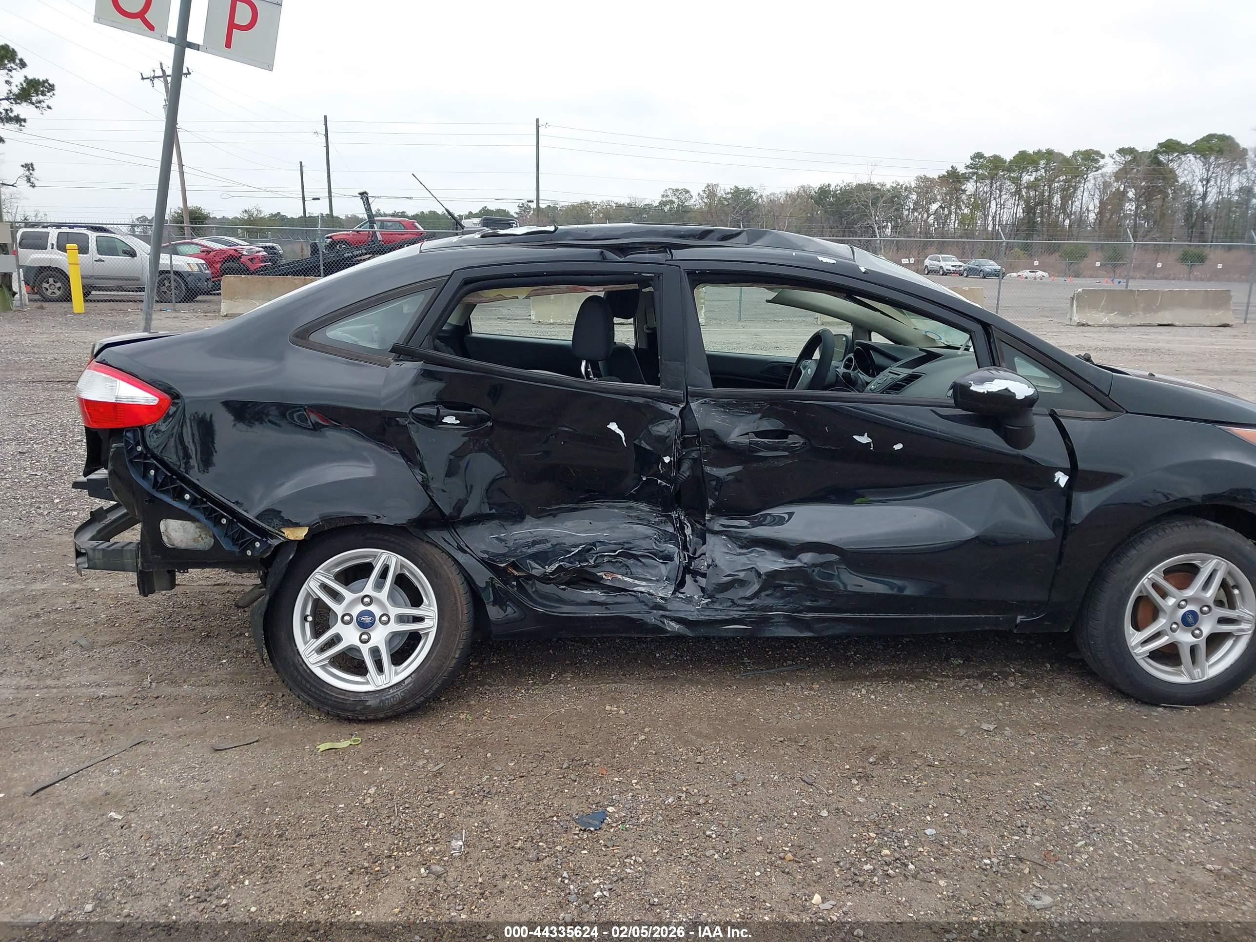 FORD FIESTA image 6