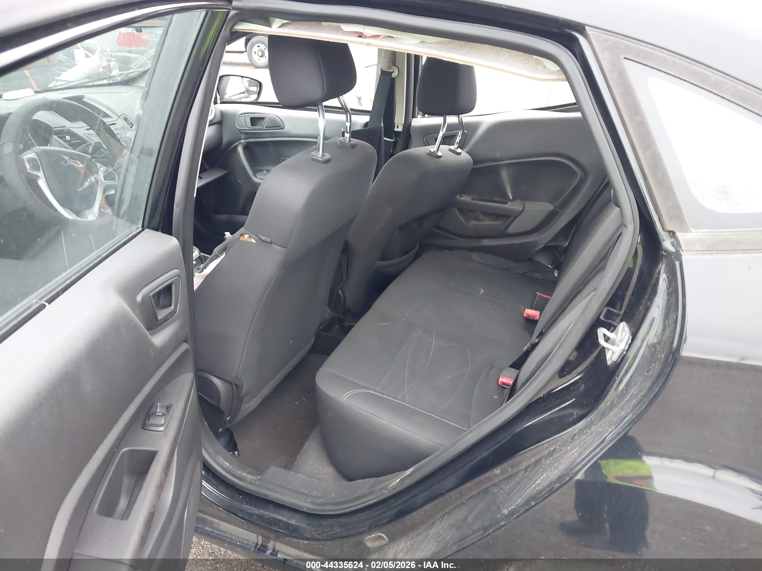 FORD FIESTA image 8