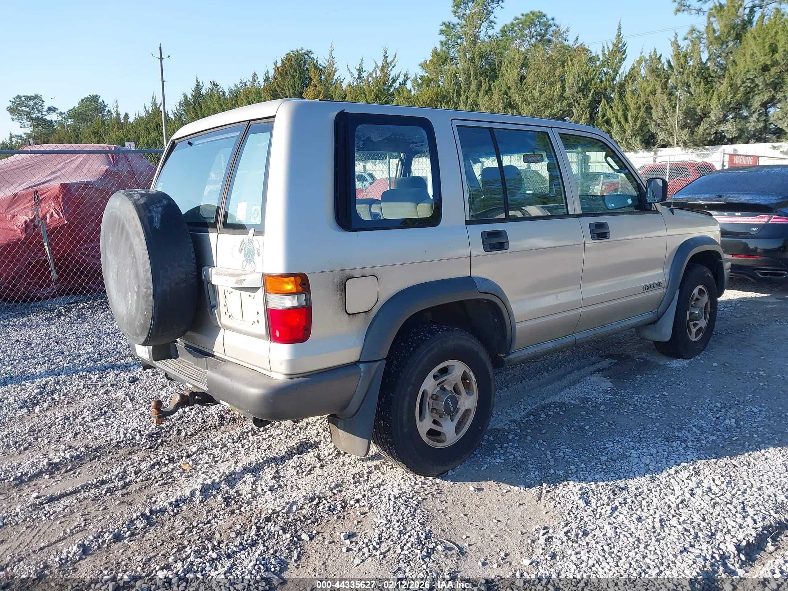 ISUZU TROOPER image 4