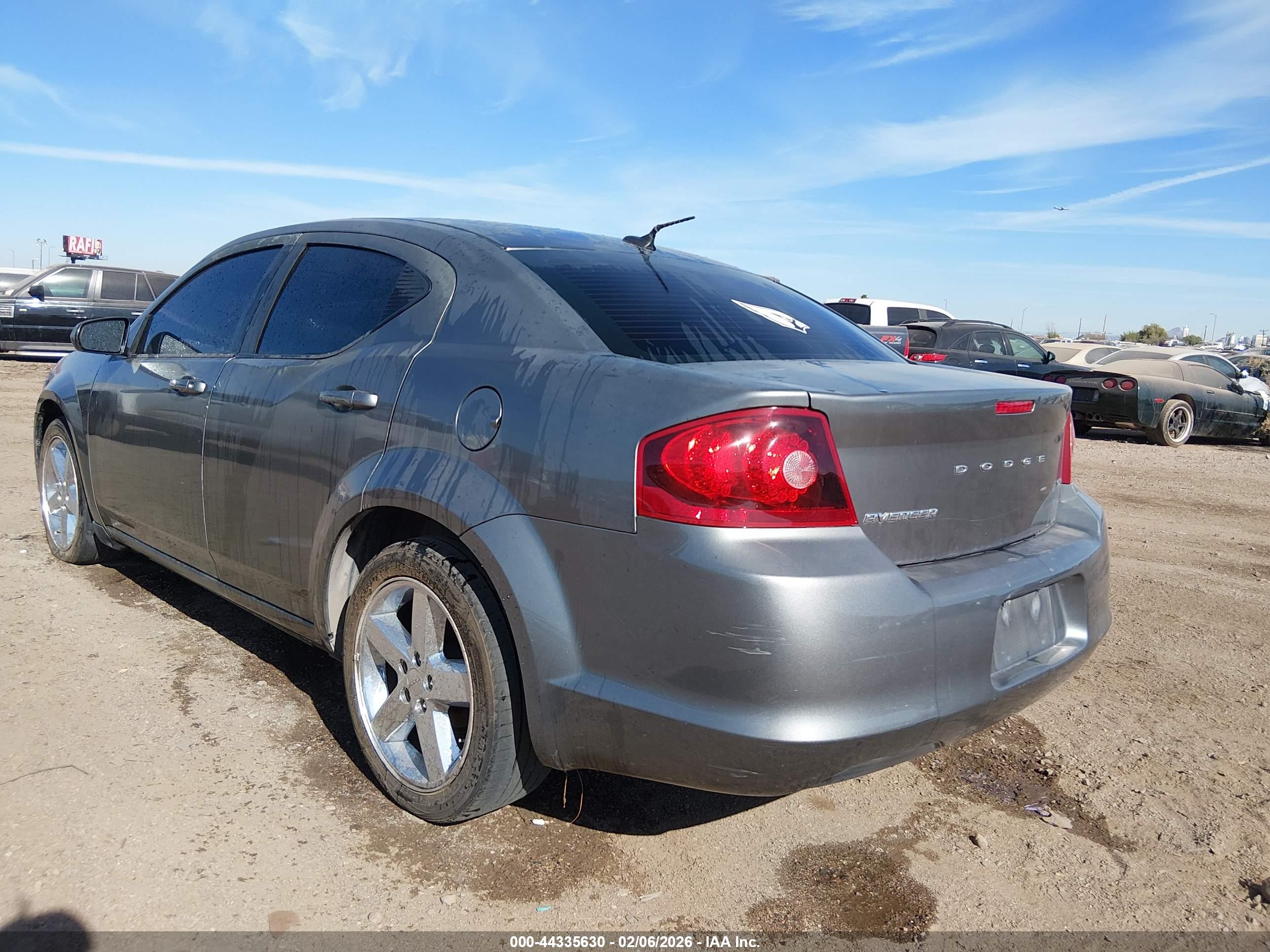 DODGE AVENGER image 3