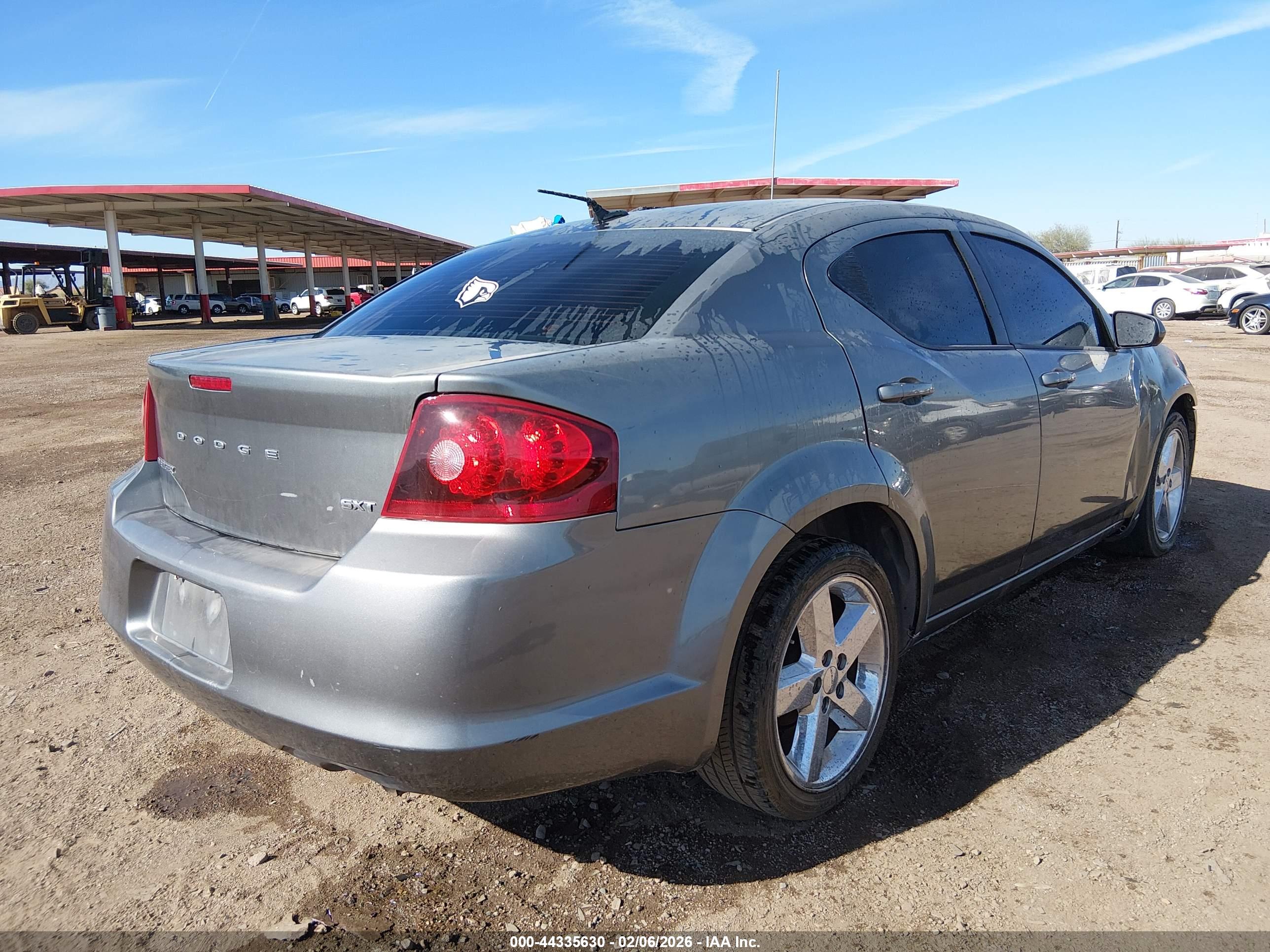 DODGE AVENGER image 4