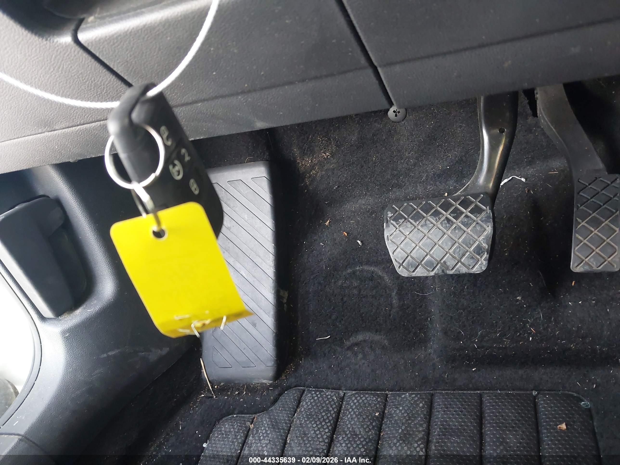 VOLKSWAGEN TAOS image 11