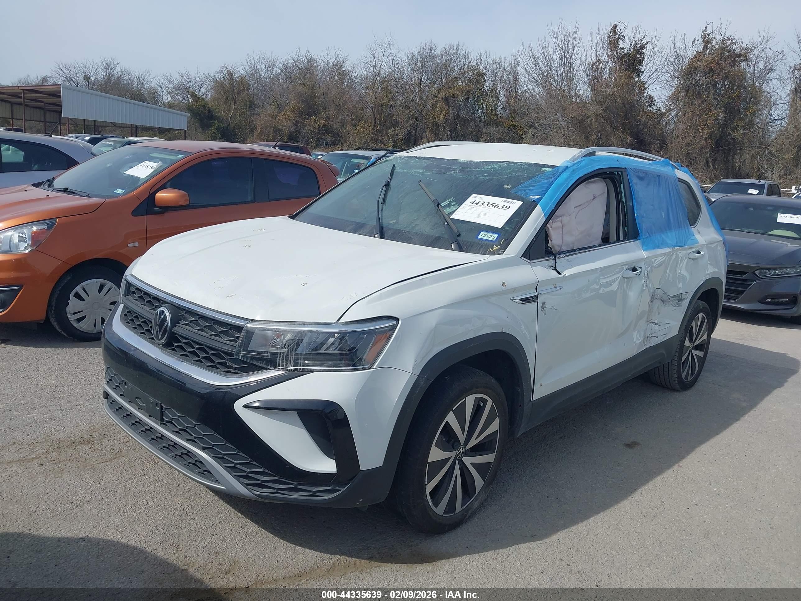 VOLKSWAGEN TAOS image 2
