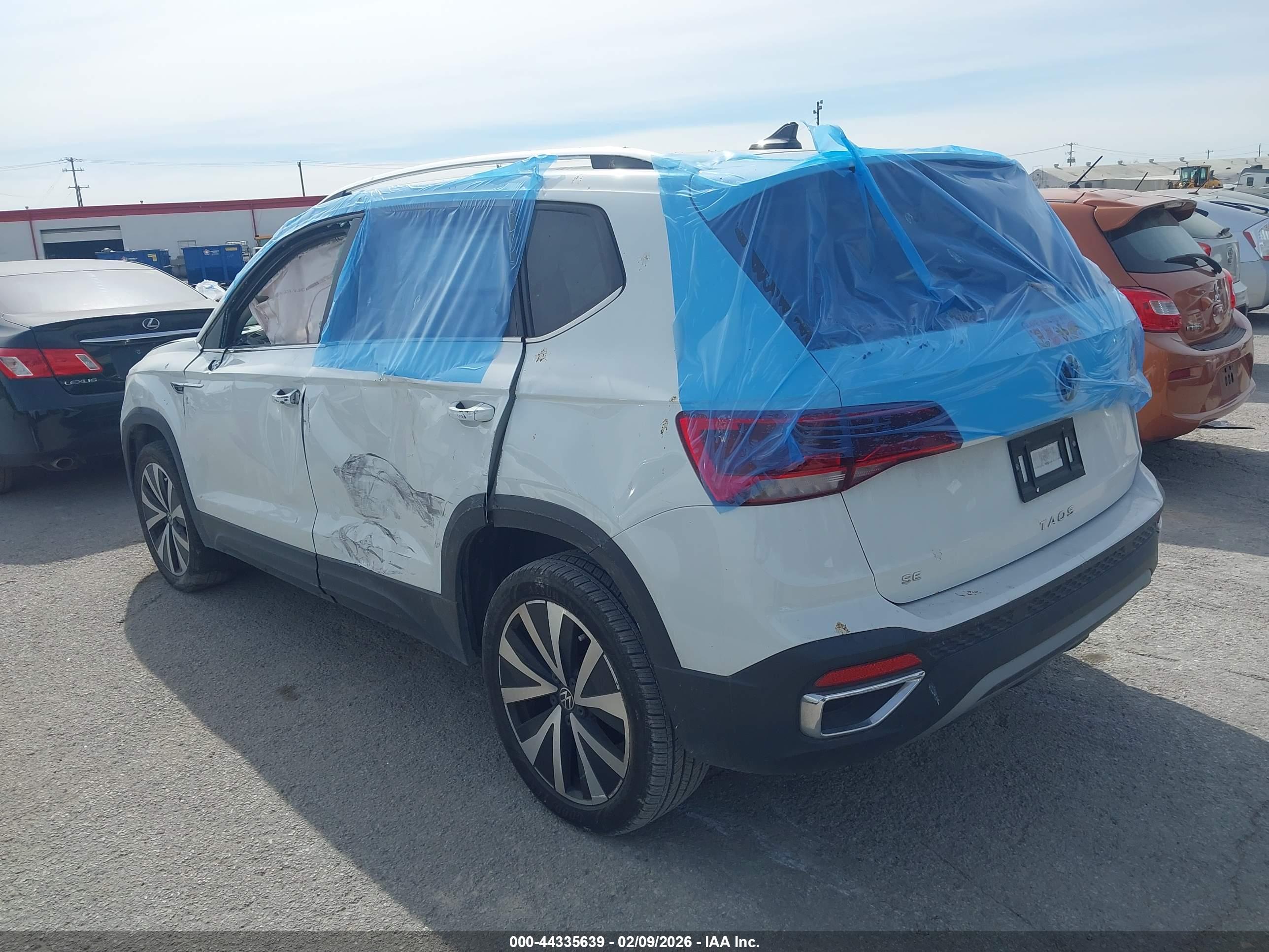 VOLKSWAGEN TAOS image 3