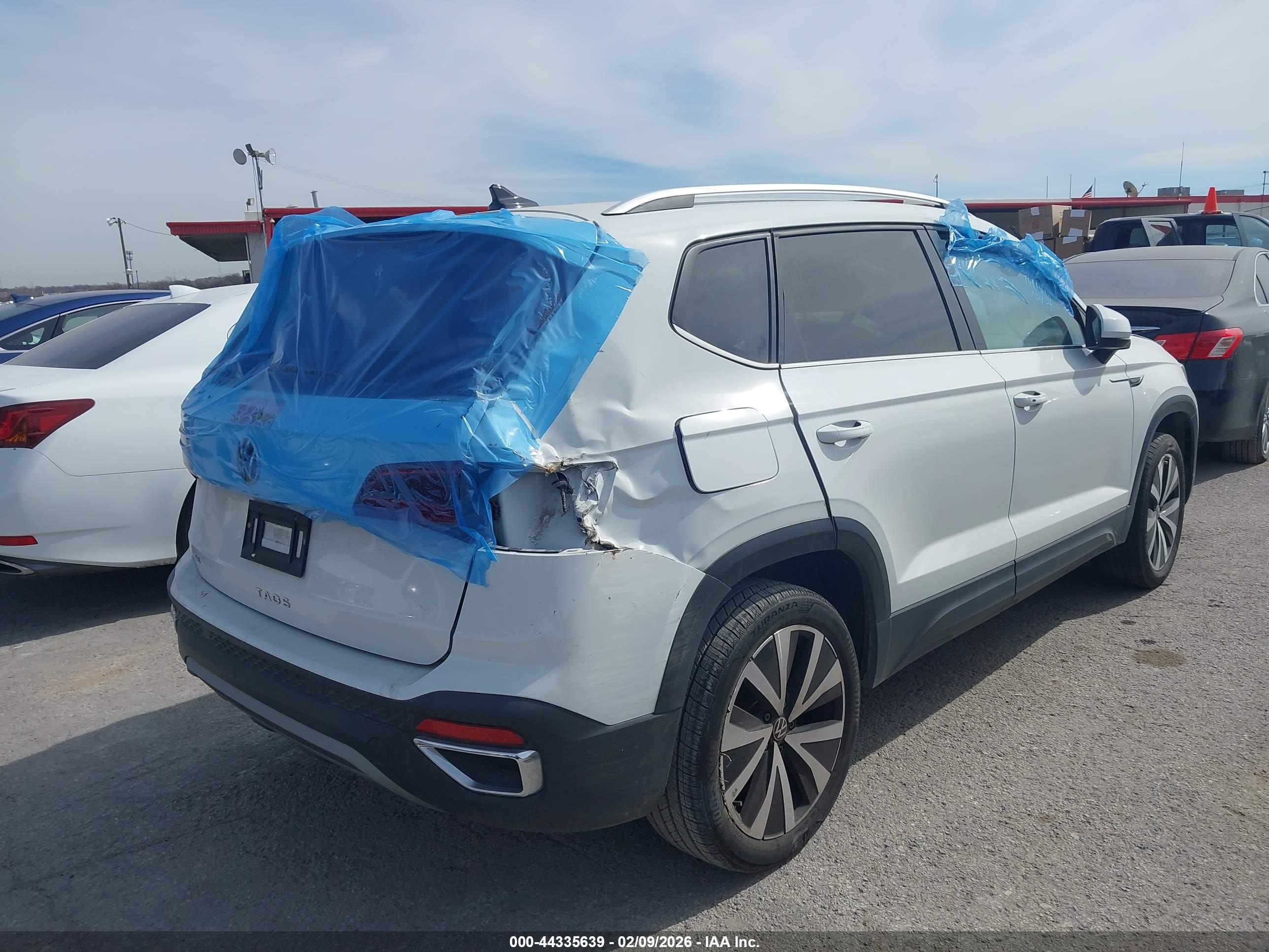VOLKSWAGEN TAOS image 4