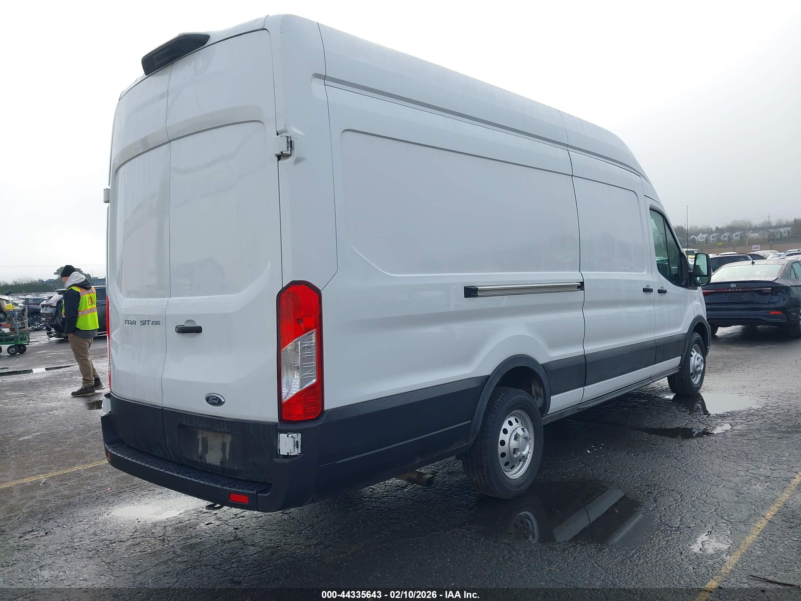 FORD TRANSIT-250 image 4