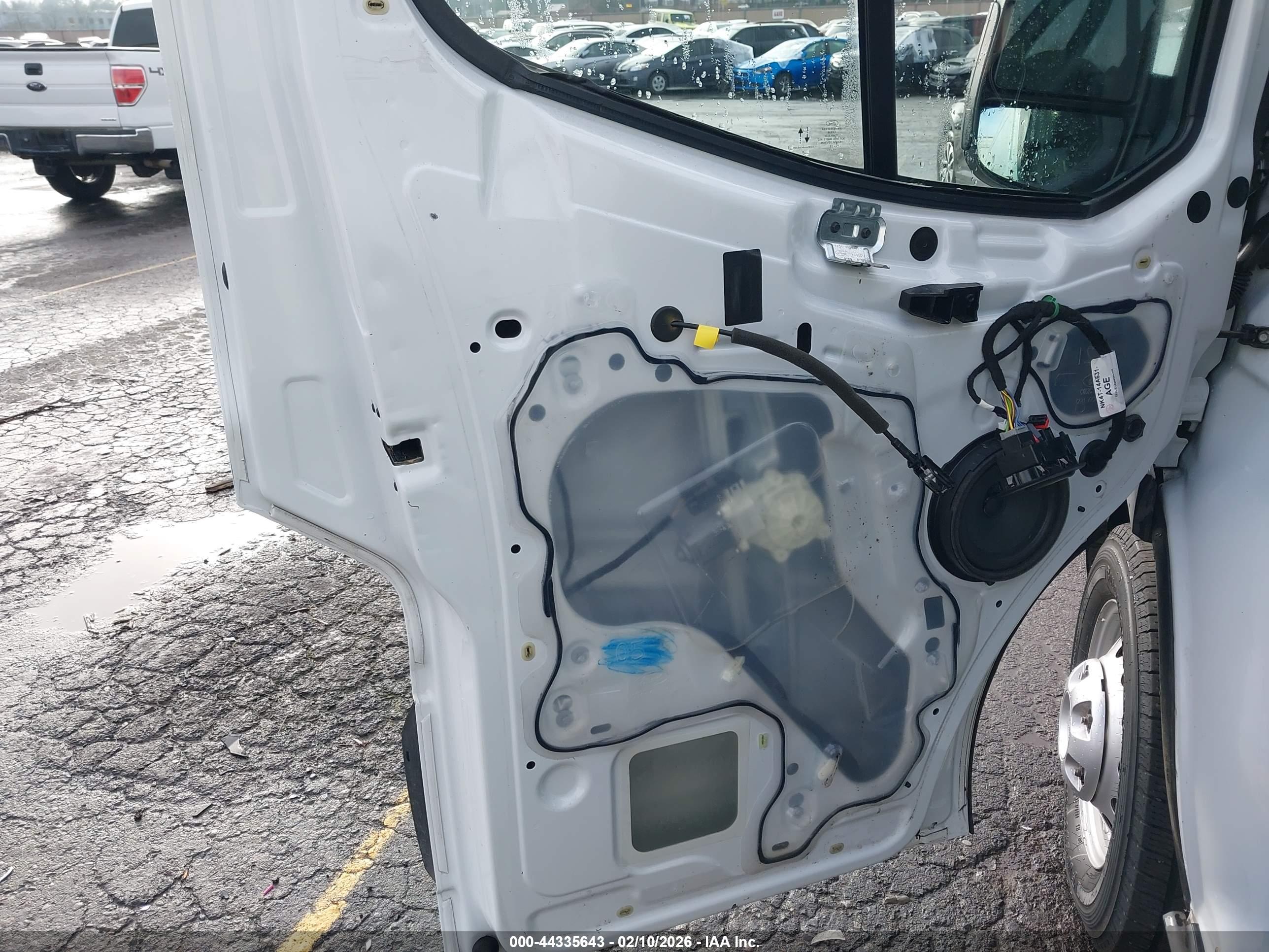 FORD TRANSIT-250 image 6