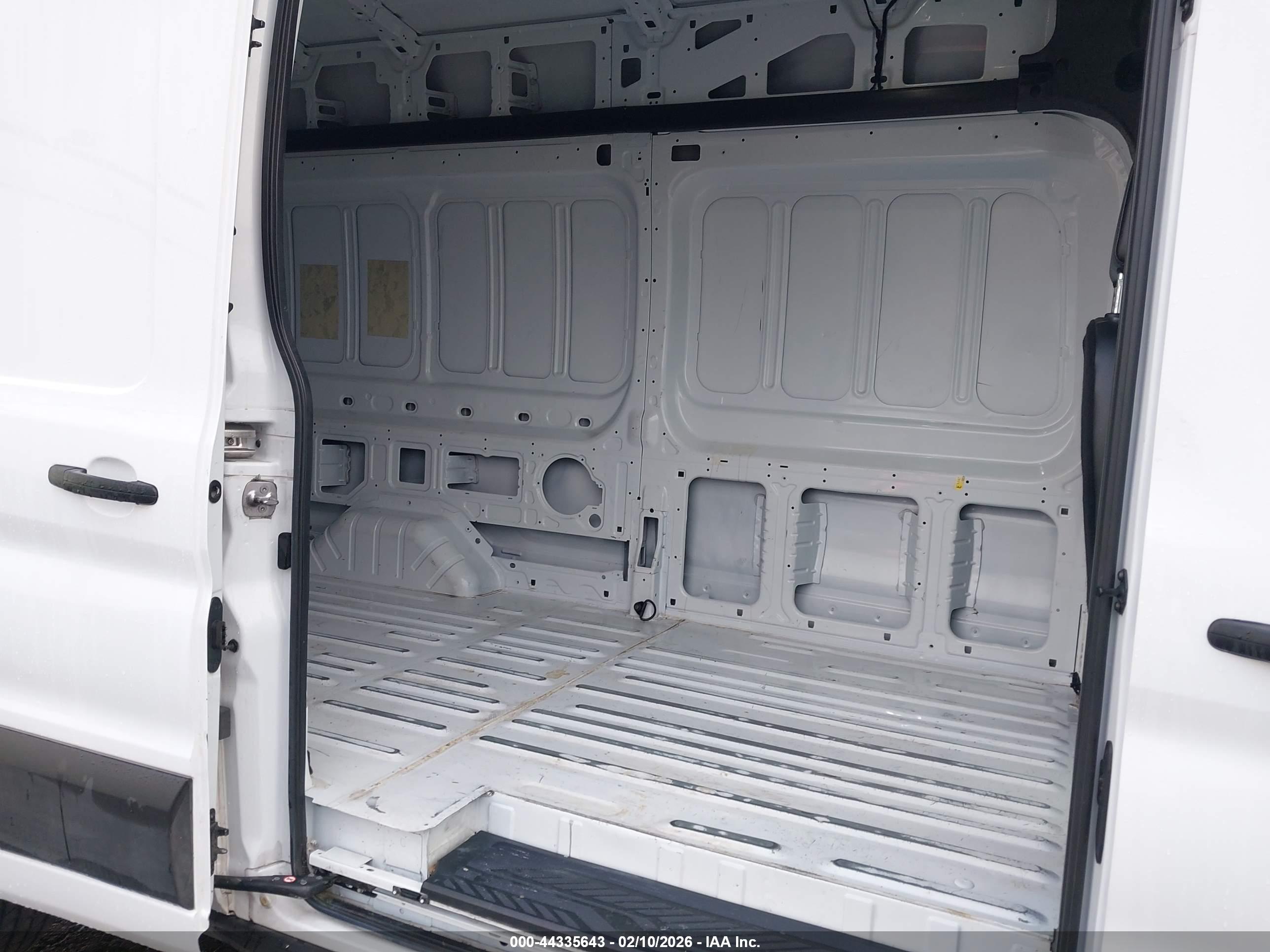FORD TRANSIT-250 image 8