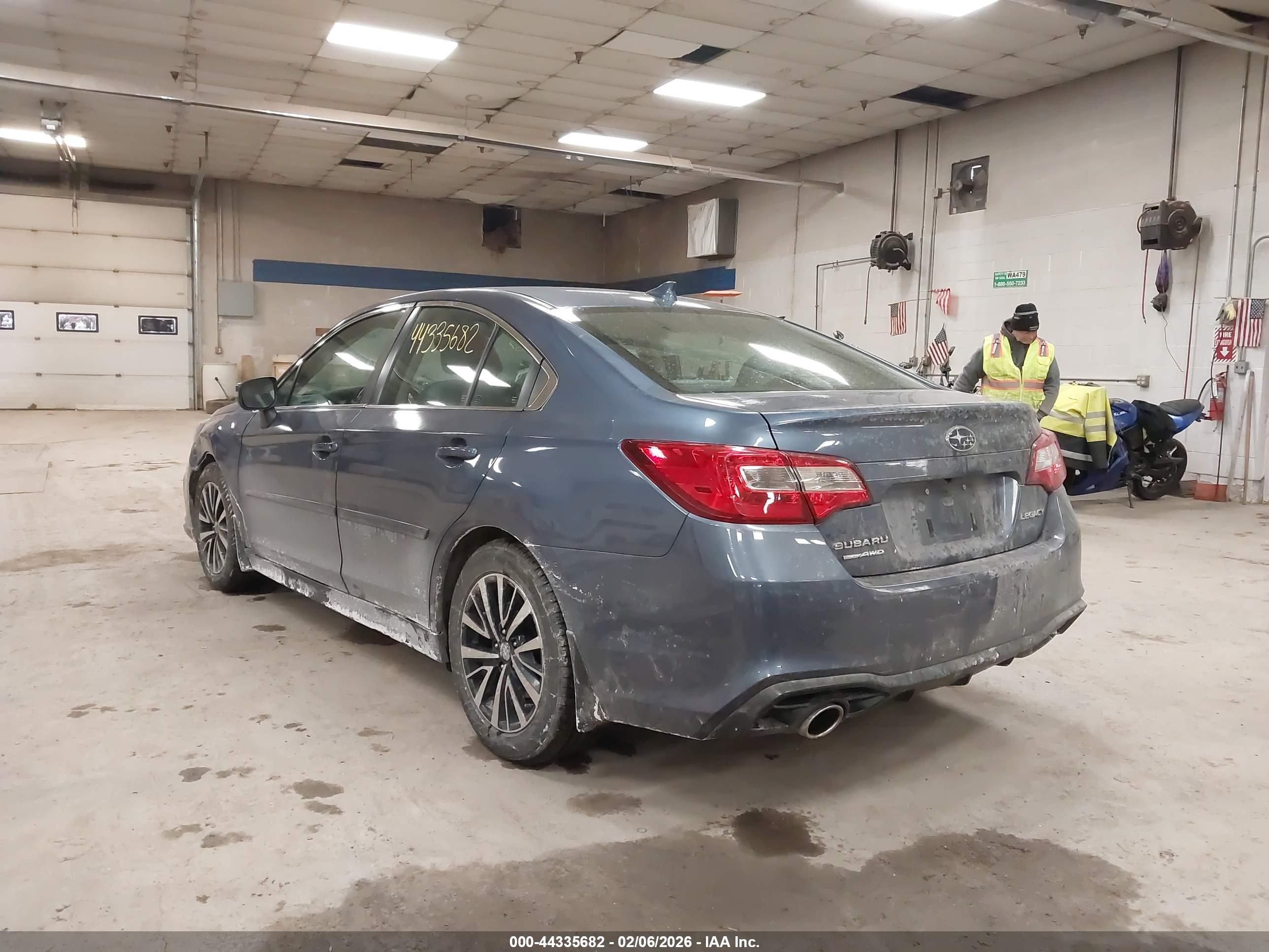 SUBARU LEGACY image 3