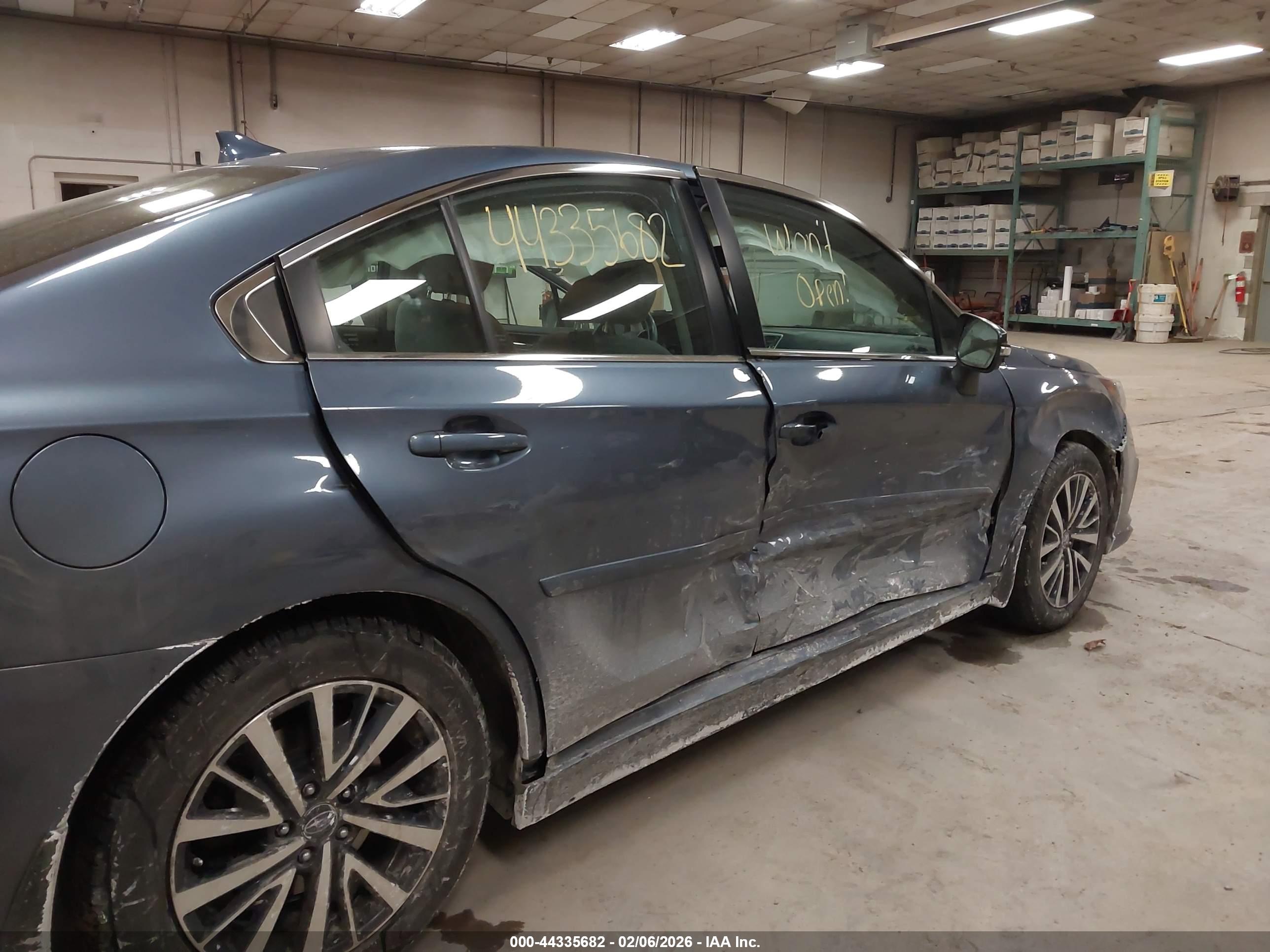 SUBARU LEGACY image 6