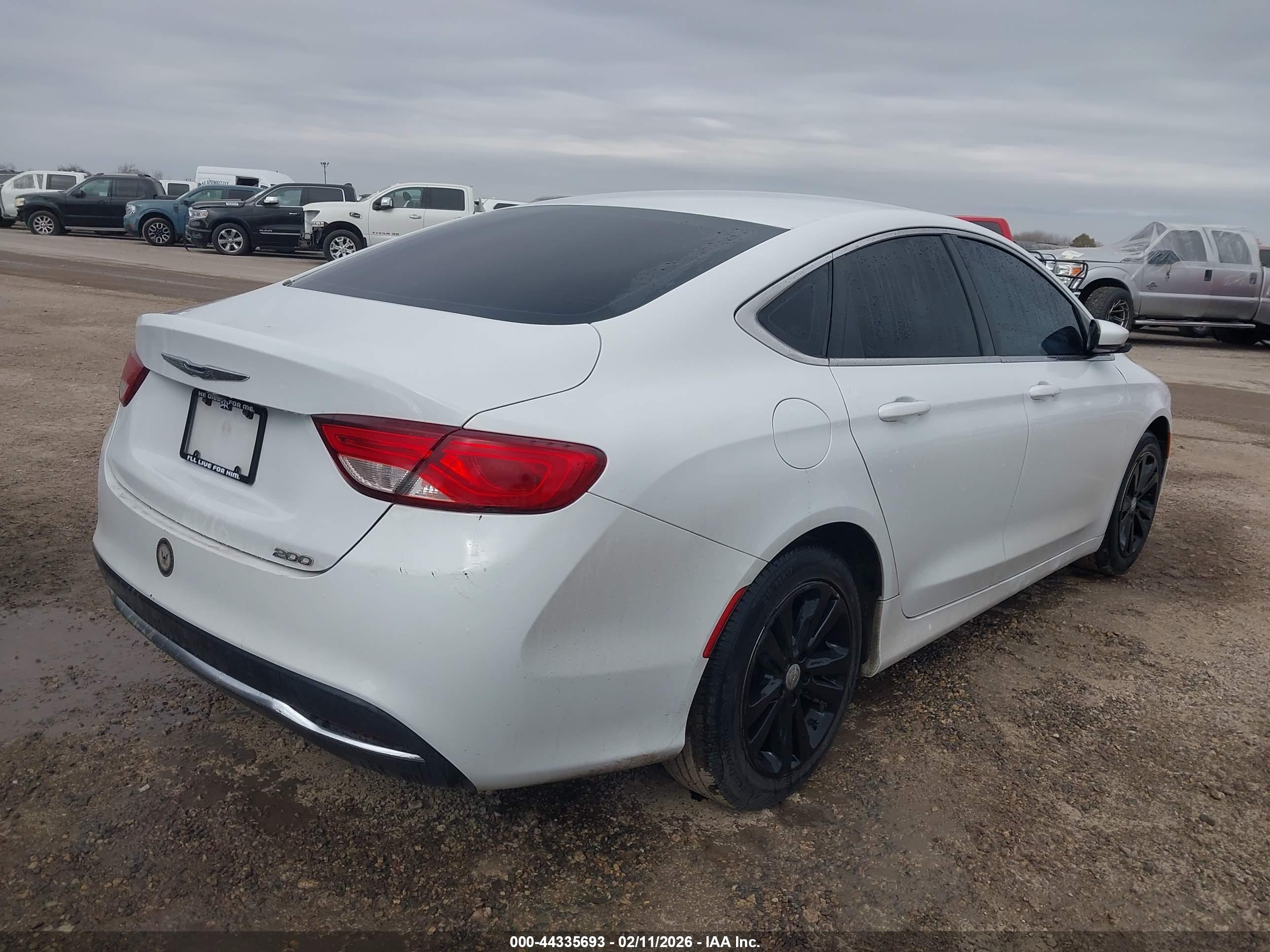 CHRYSLER 200 image 4