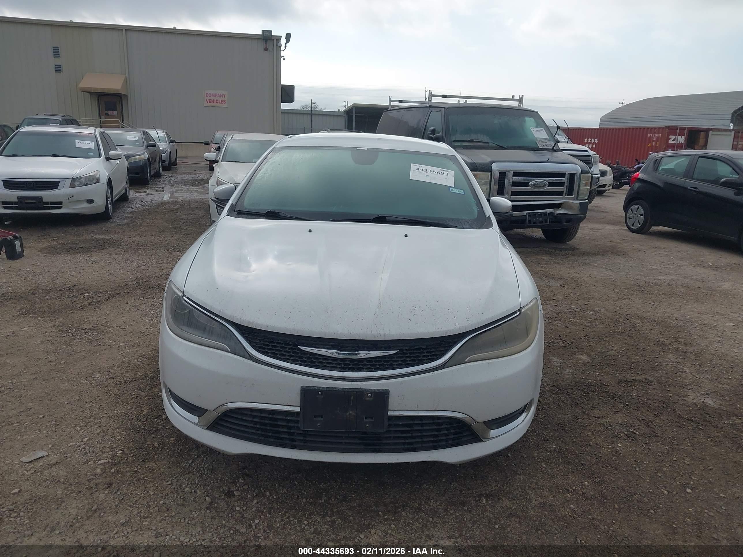 CHRYSLER 200 image 6