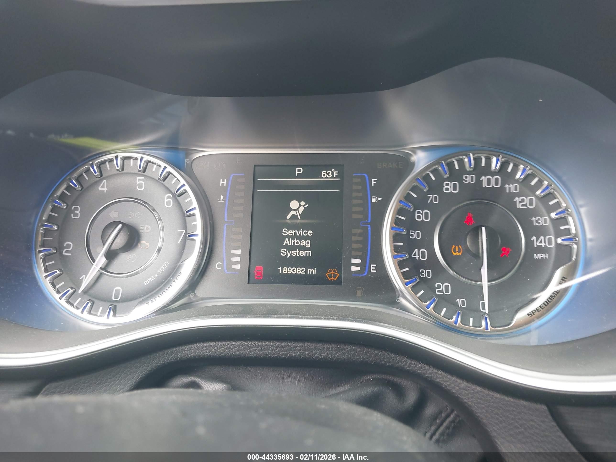 CHRYSLER 200 image 7