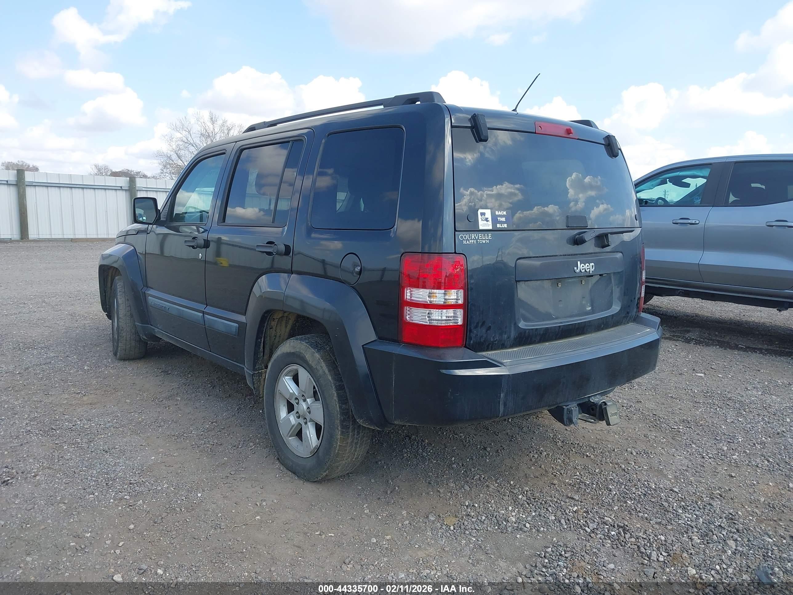 JEEP LIBERTY image 3