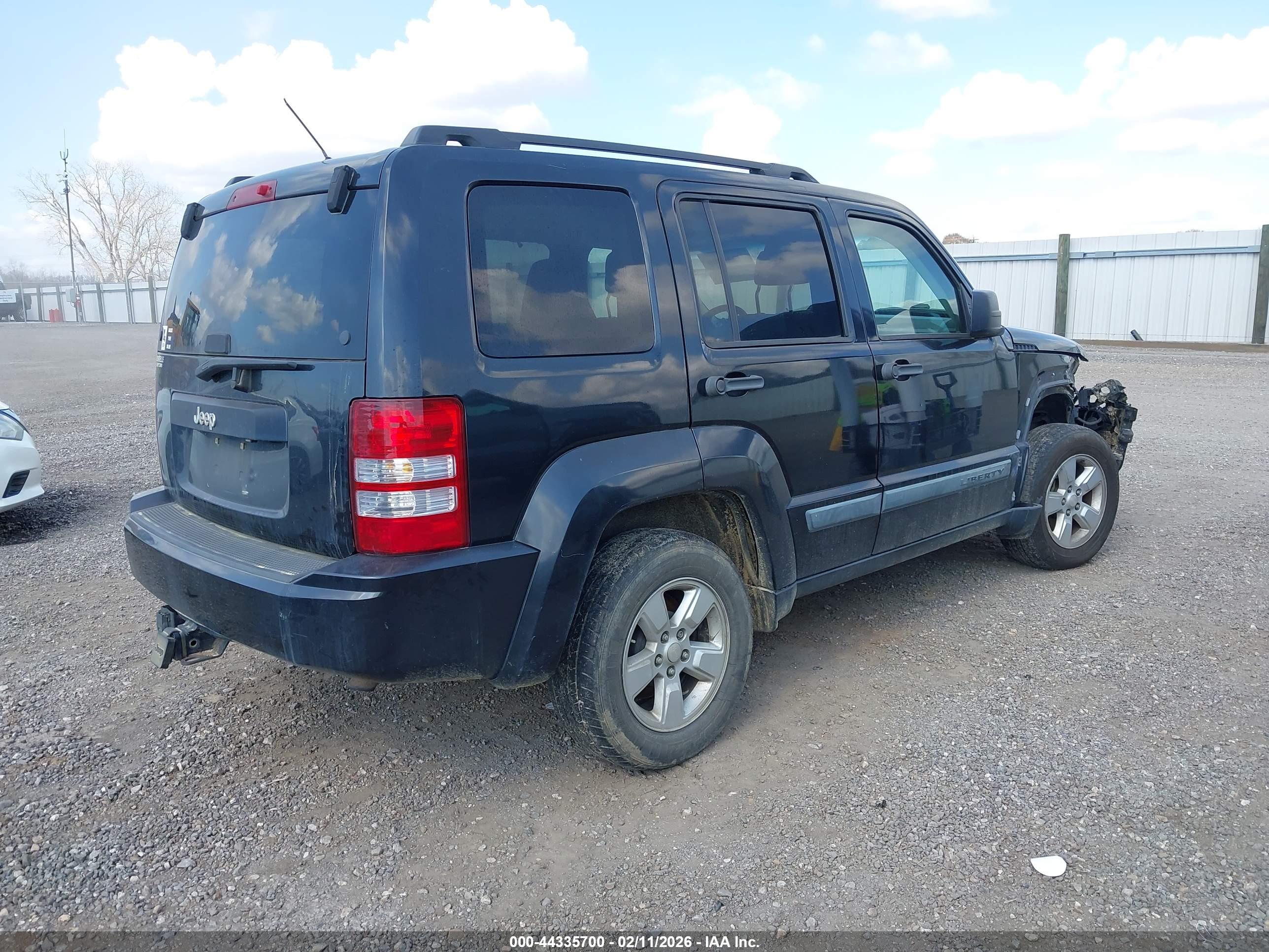JEEP LIBERTY image 4