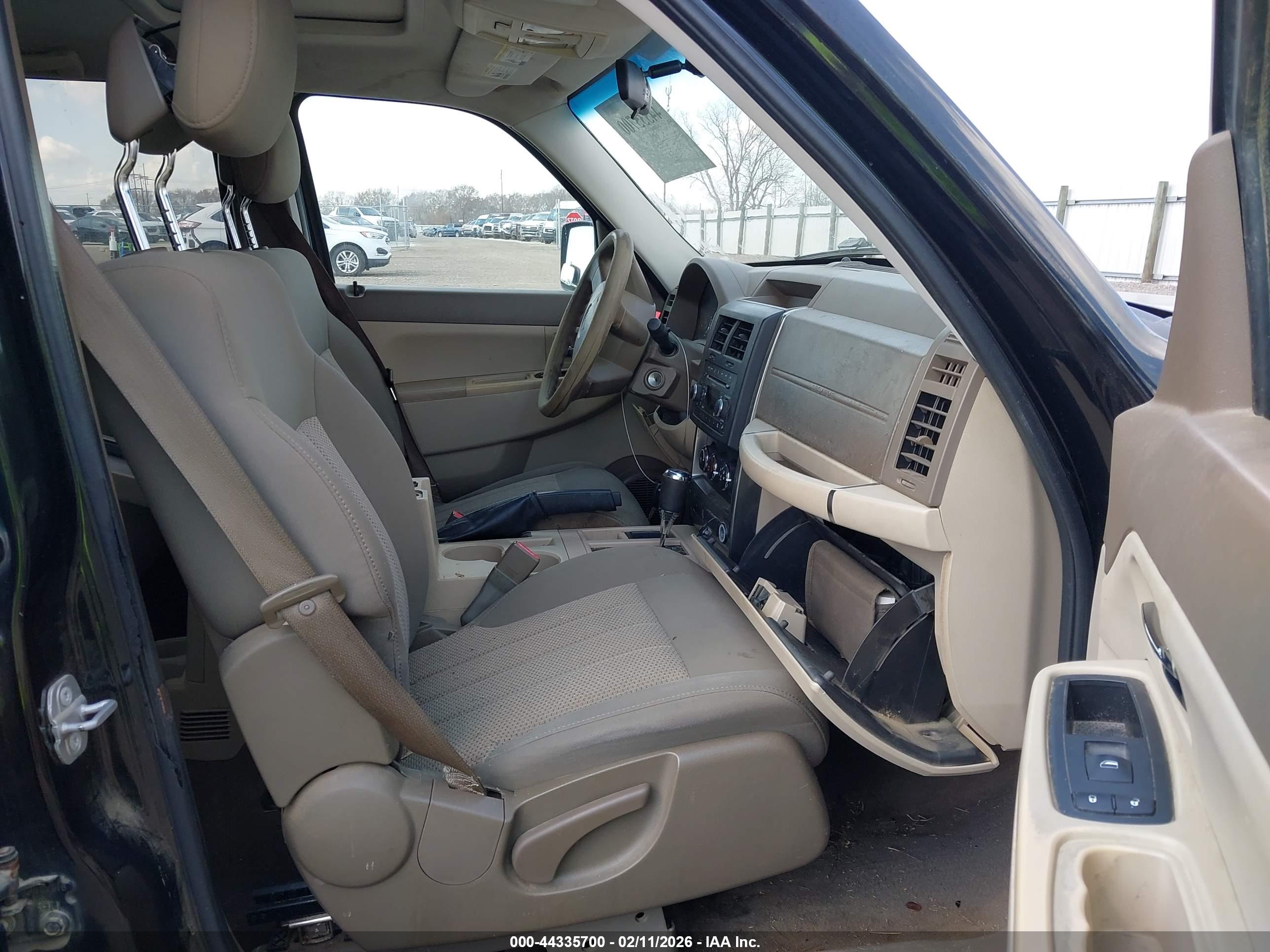 JEEP LIBERTY image 5