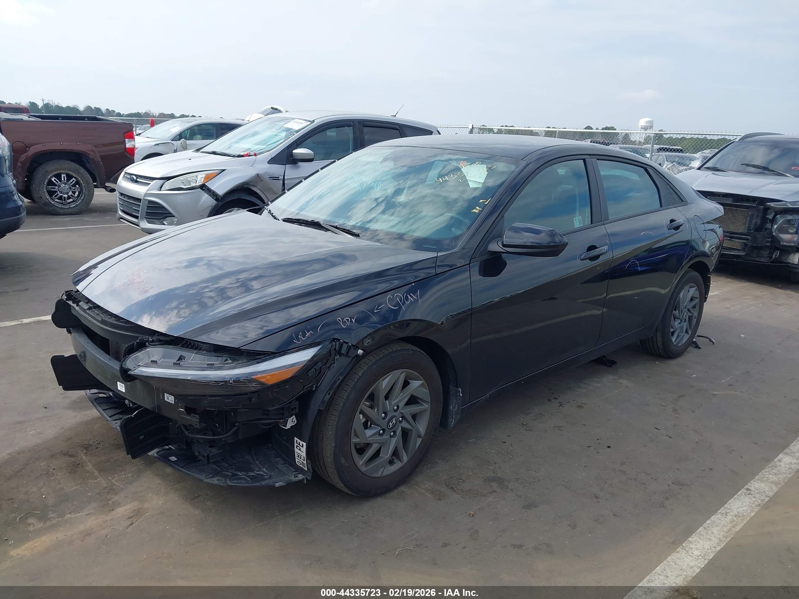 HYUNDAI ELANTRA image 2