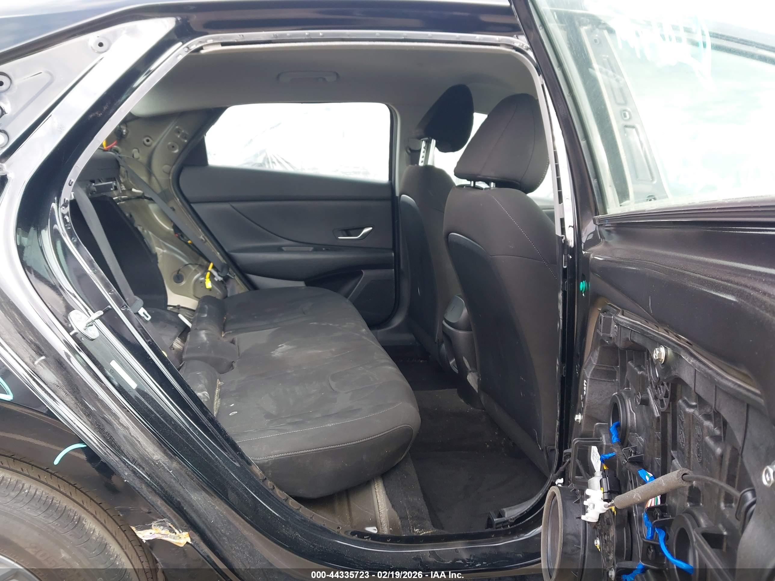 HYUNDAI ELANTRA image 8
