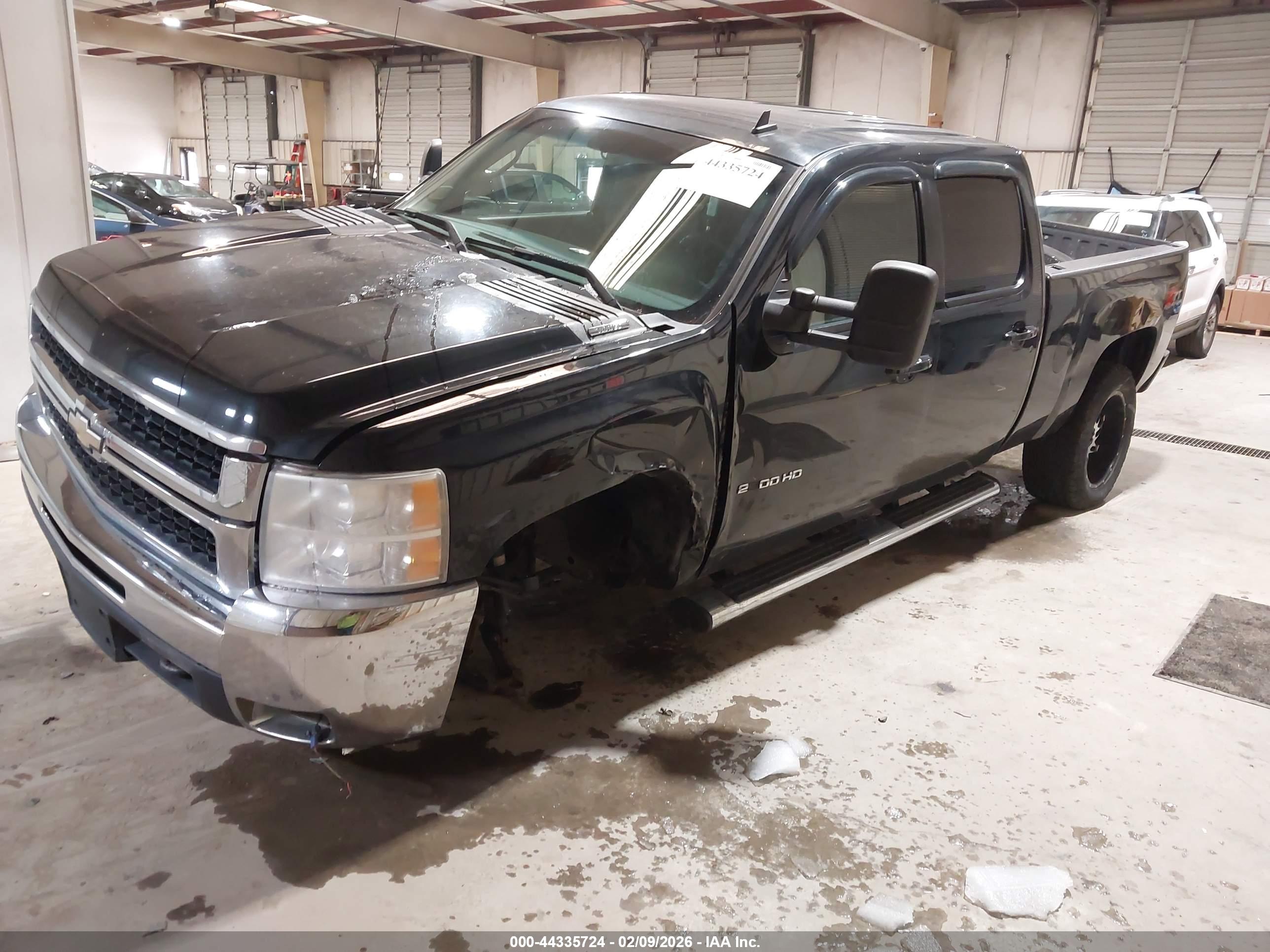 CHEVROLET SILVERADO image 2