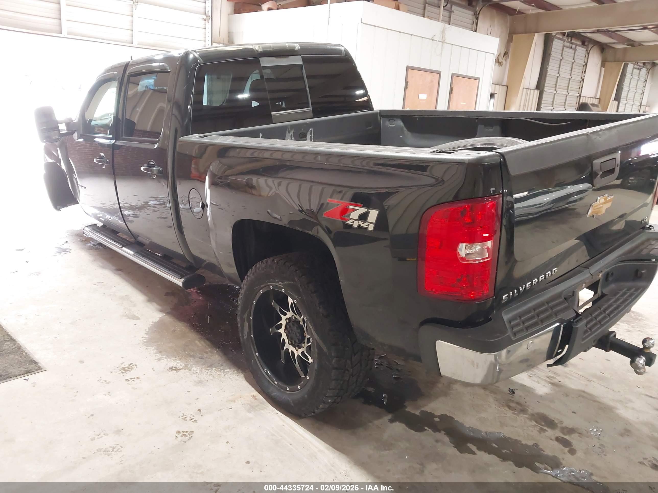 CHEVROLET SILVERADO image 3
