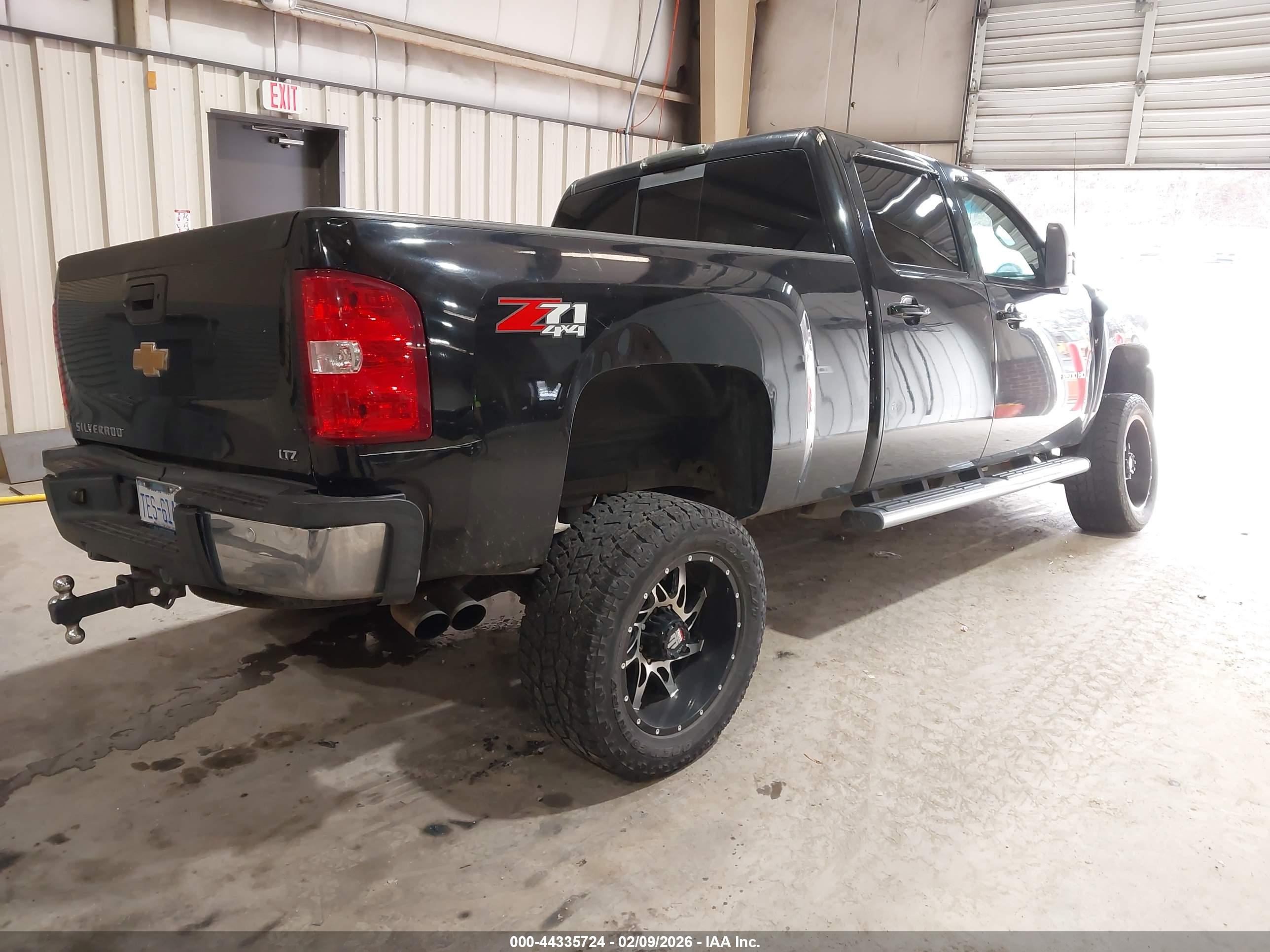 CHEVROLET SILVERADO image 4