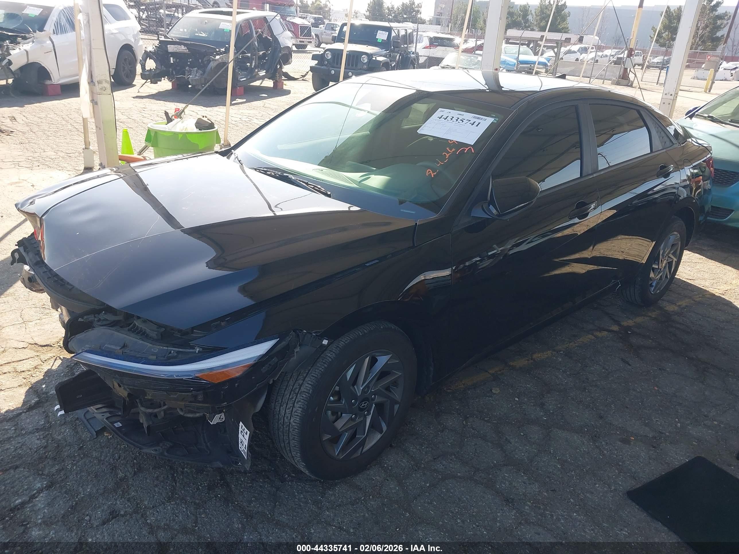 HYUNDAI ELANTRA image 2