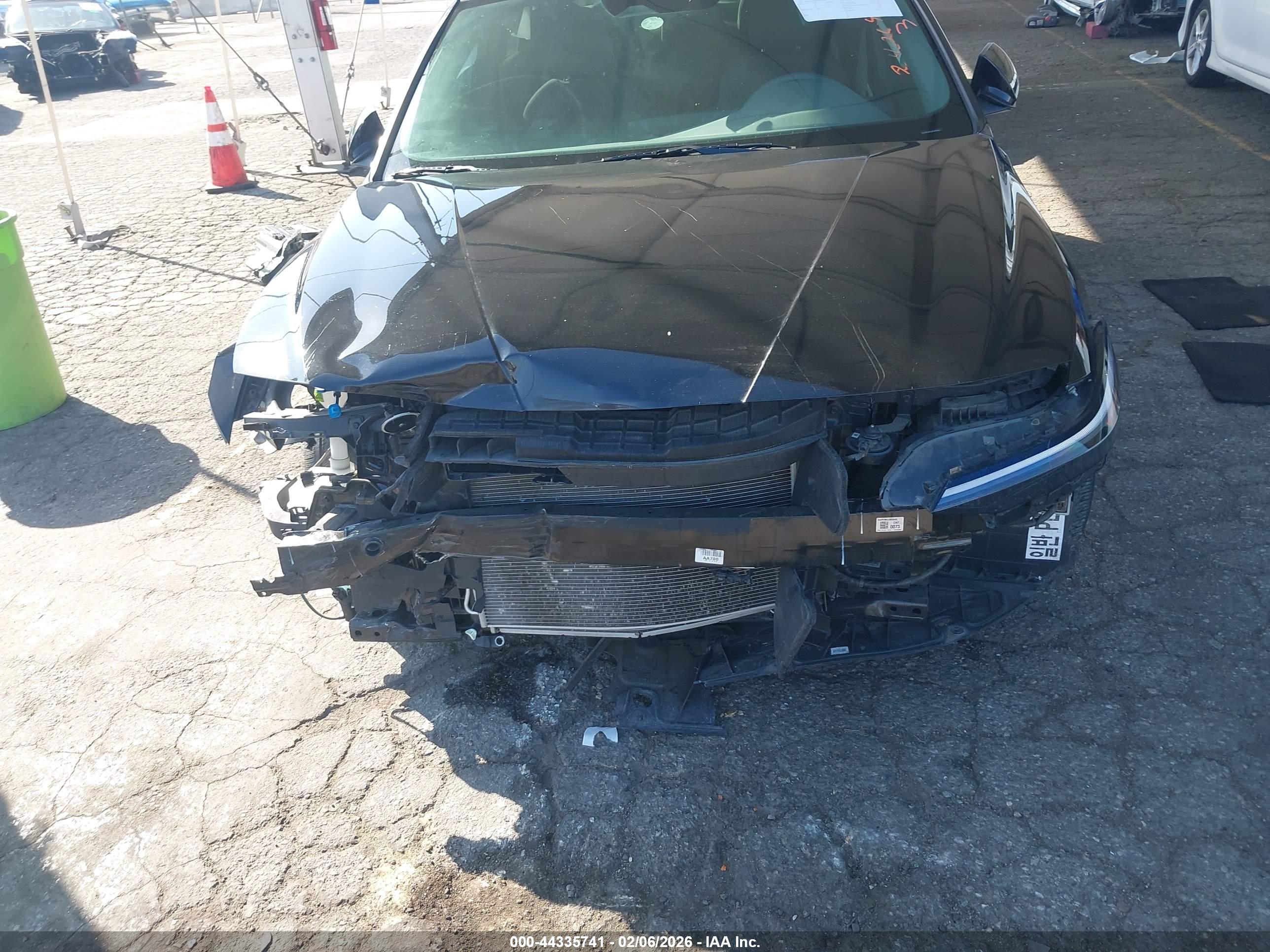 HYUNDAI ELANTRA image 6