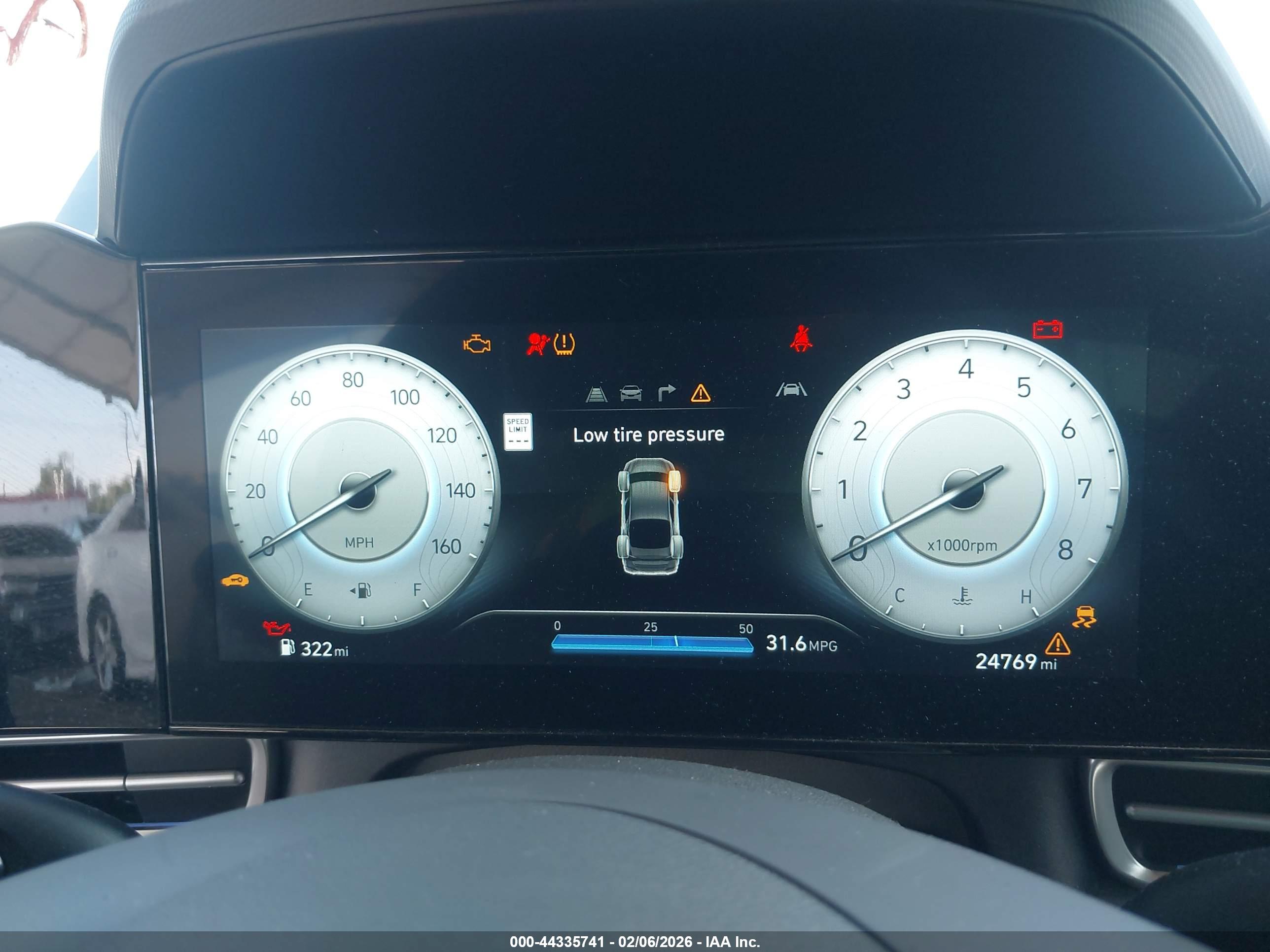 HYUNDAI ELANTRA image 7