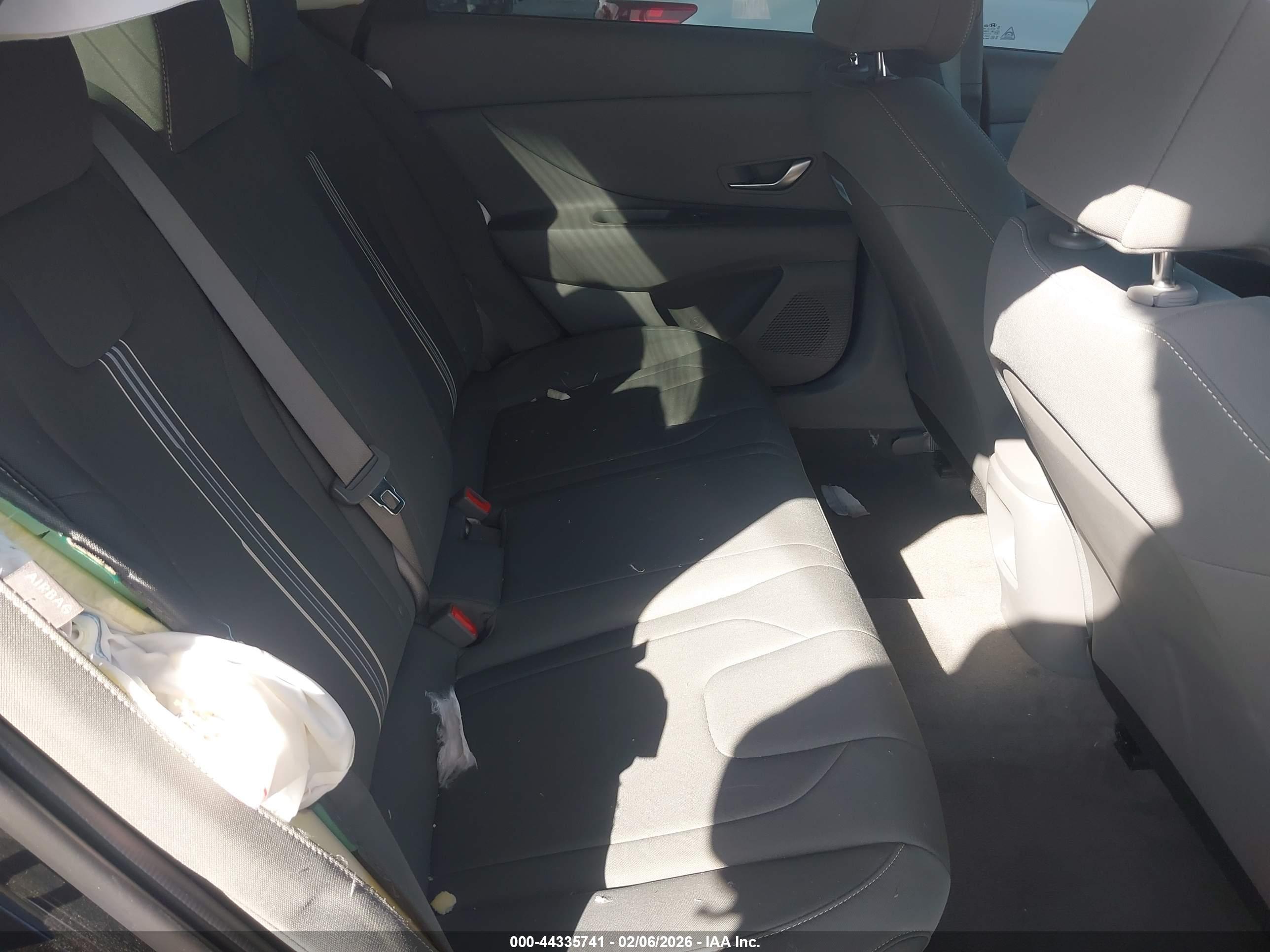 HYUNDAI ELANTRA image 8
