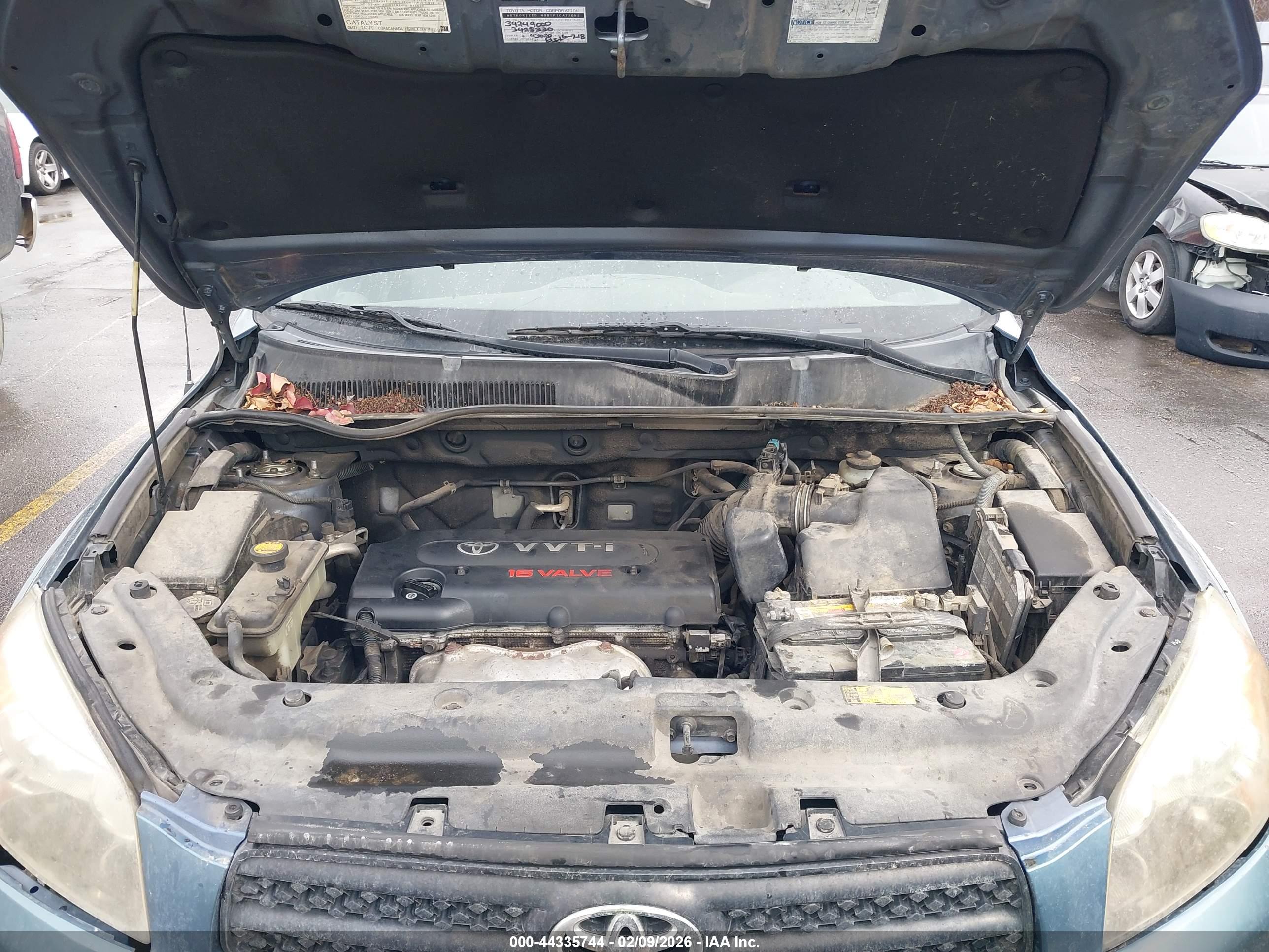 TOYOTA RAV4 image 10