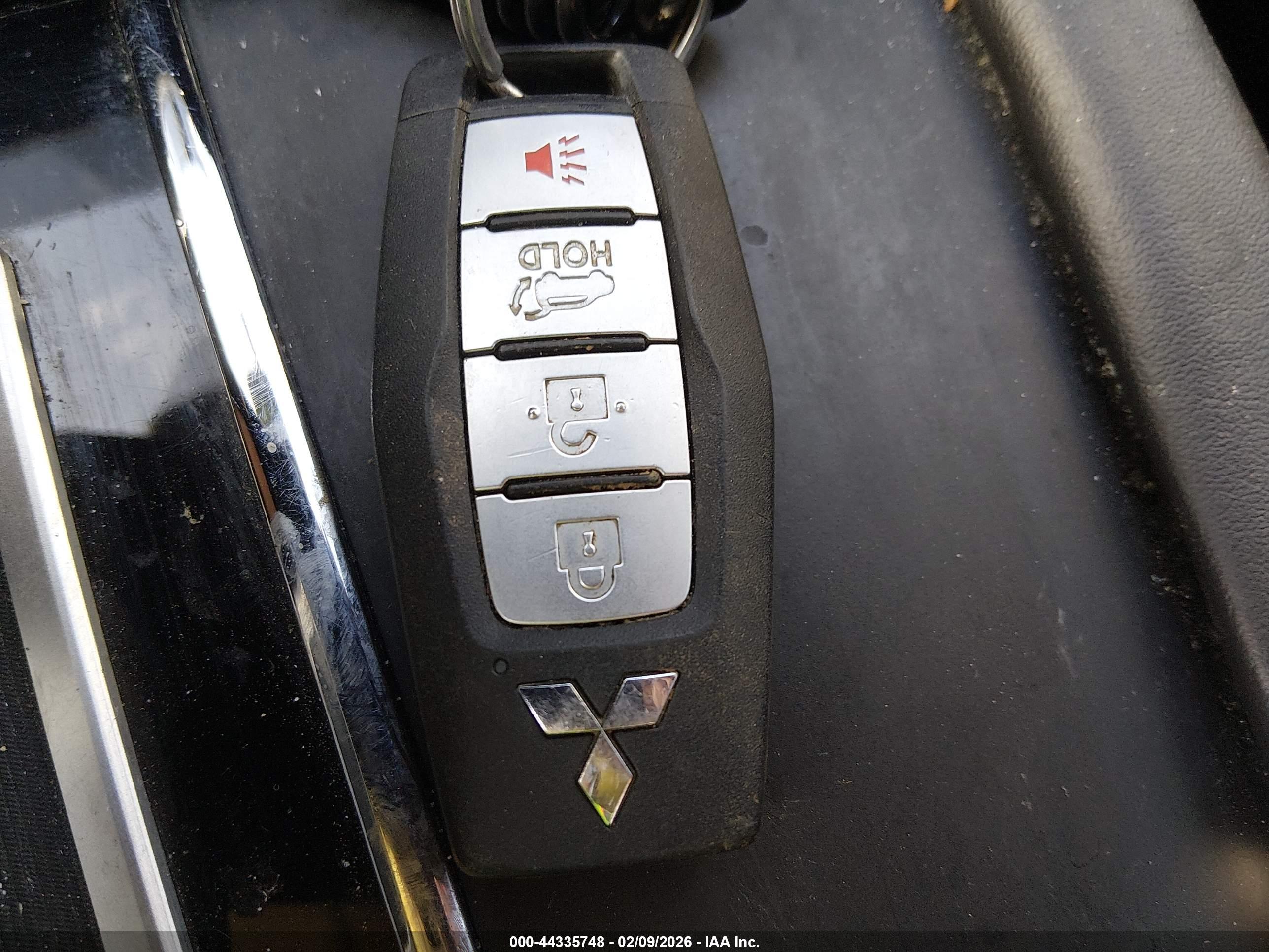 MITSUBISHI OUTLANDER image 11