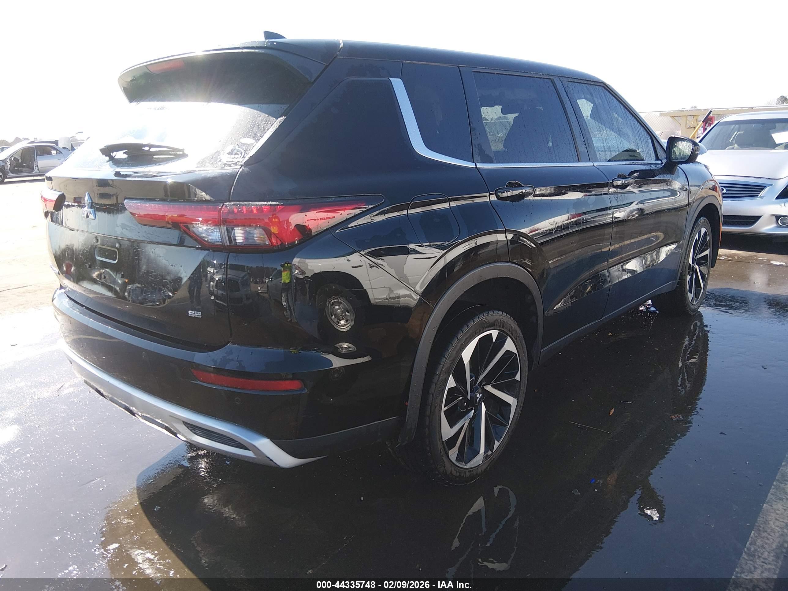 MITSUBISHI OUTLANDER image 4