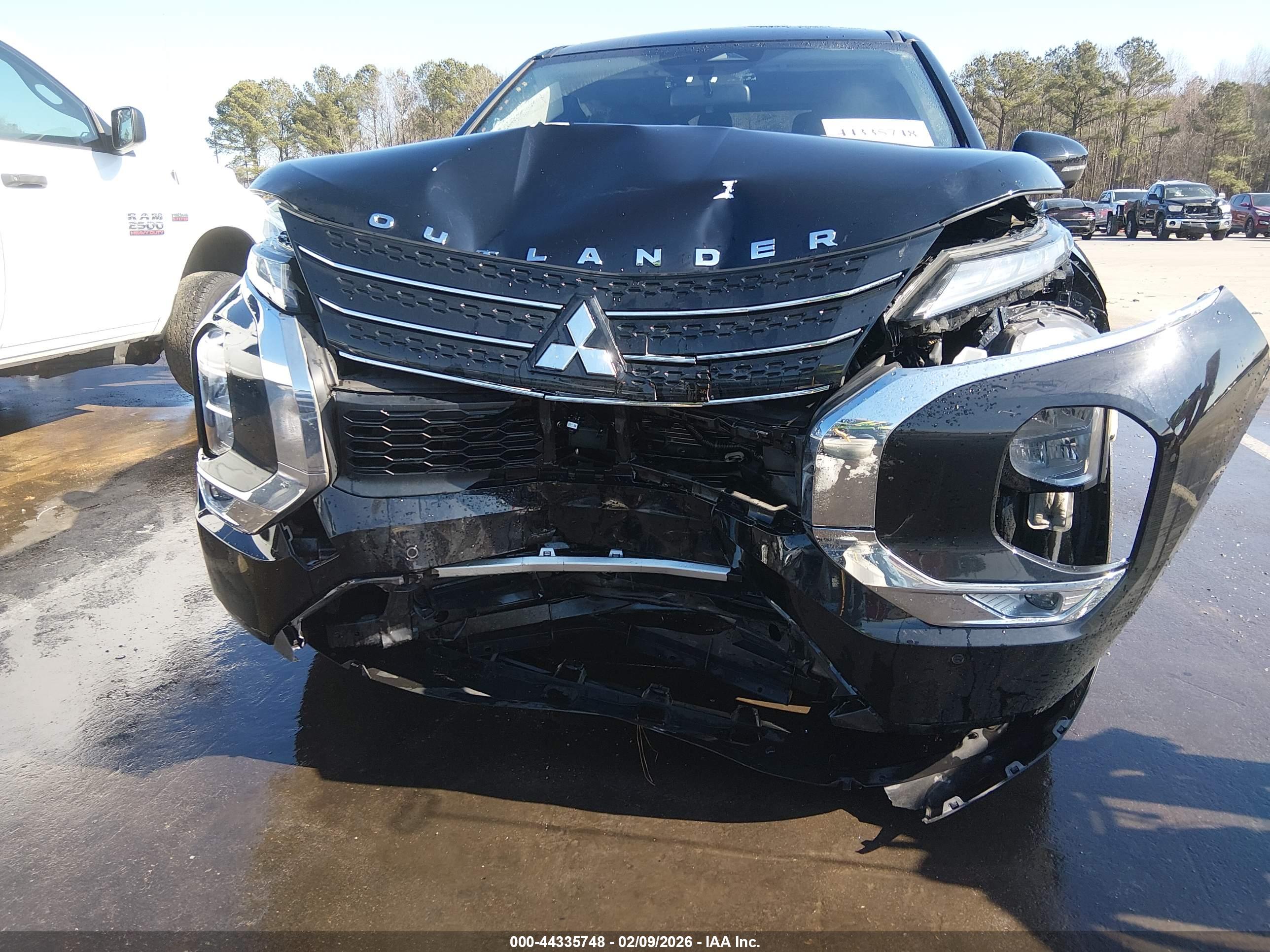 MITSUBISHI OUTLANDER image 6
