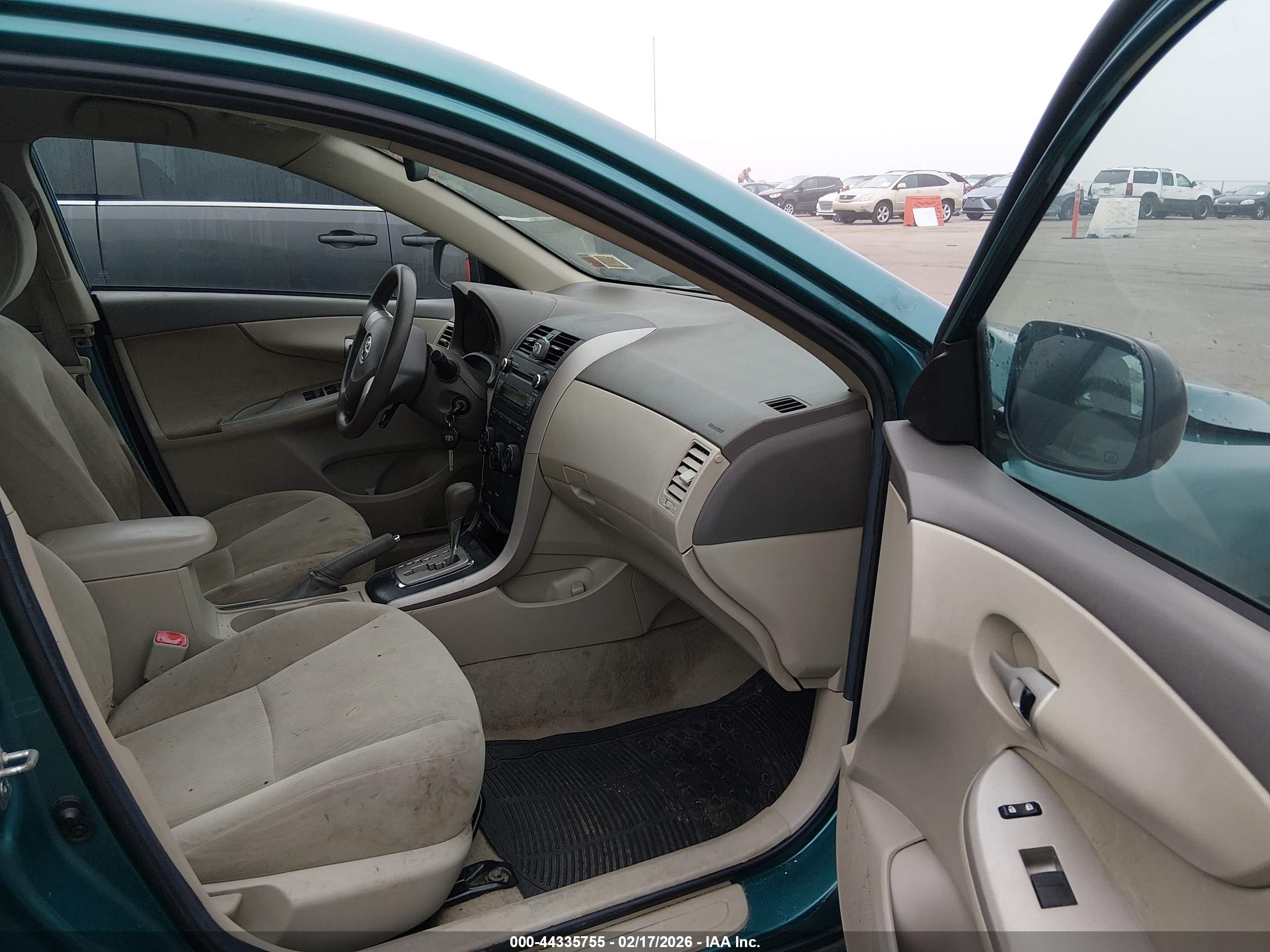 TOYOTA COROLLA image 5
