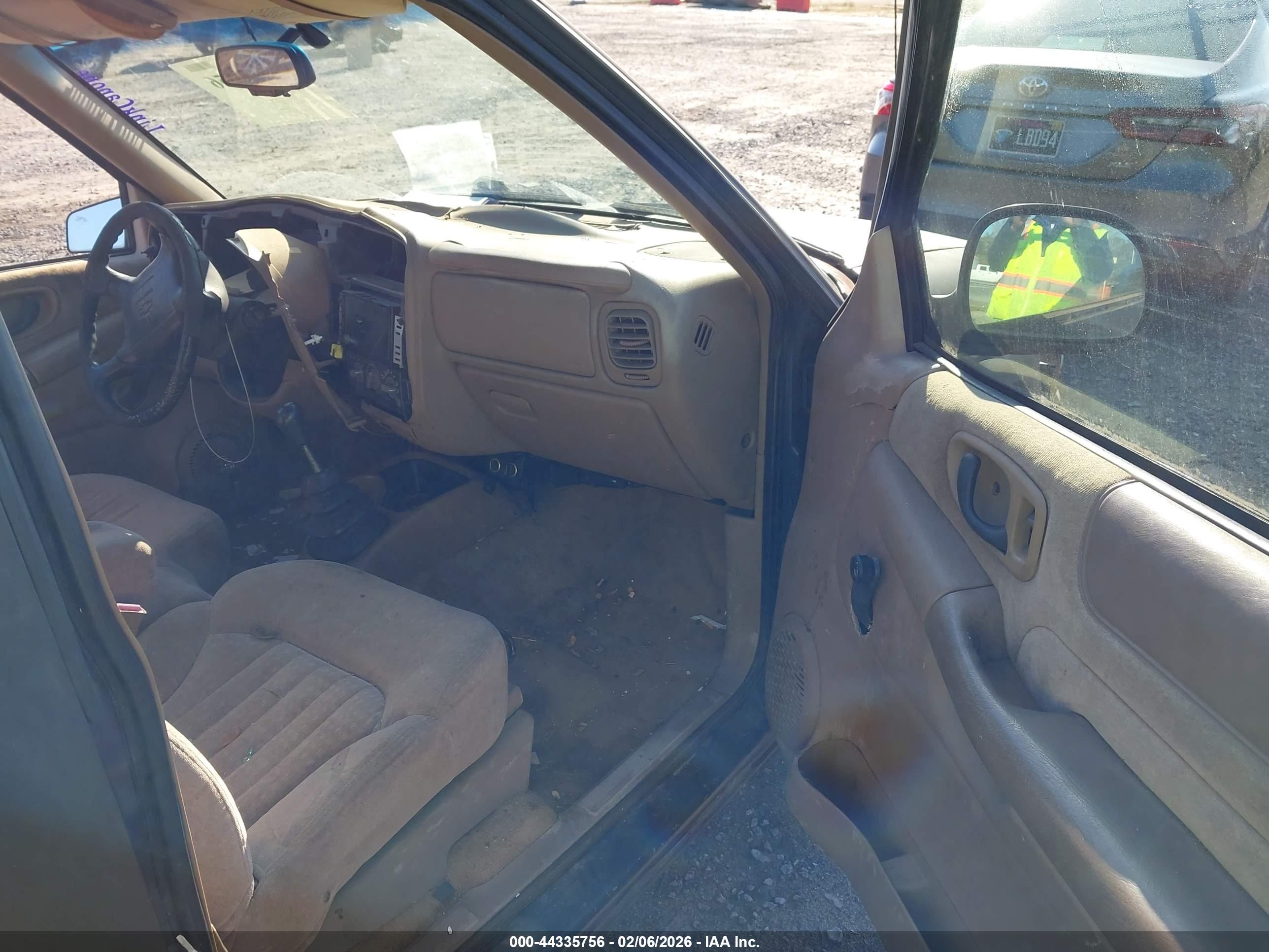 CHEVROLET S-10 image 5