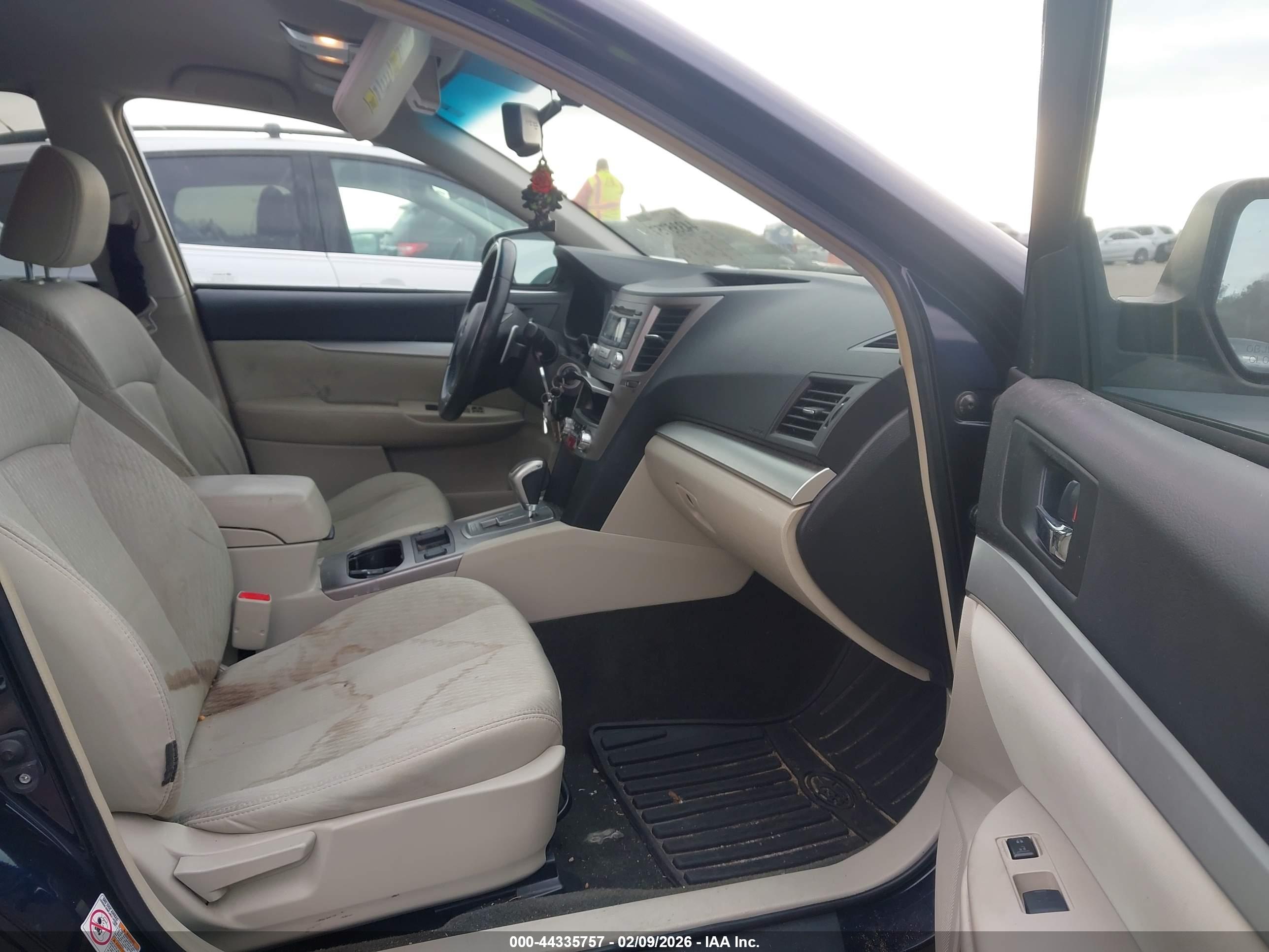 SUBARU OUTBACK image 5