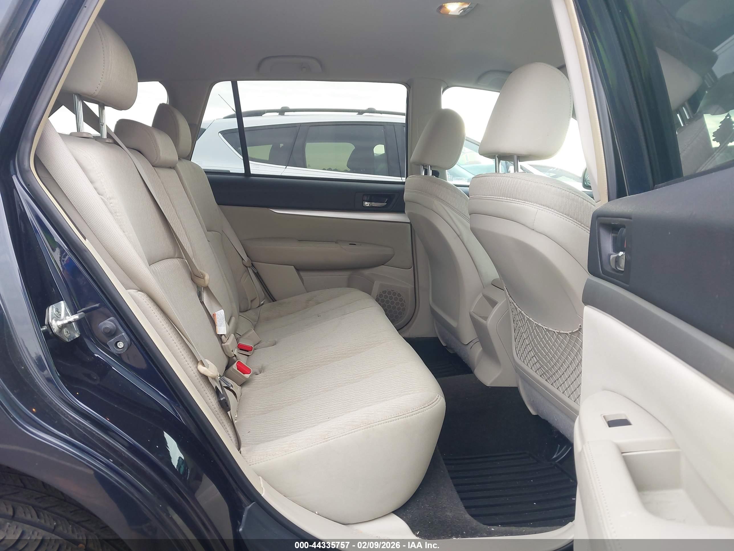 SUBARU OUTBACK image 8