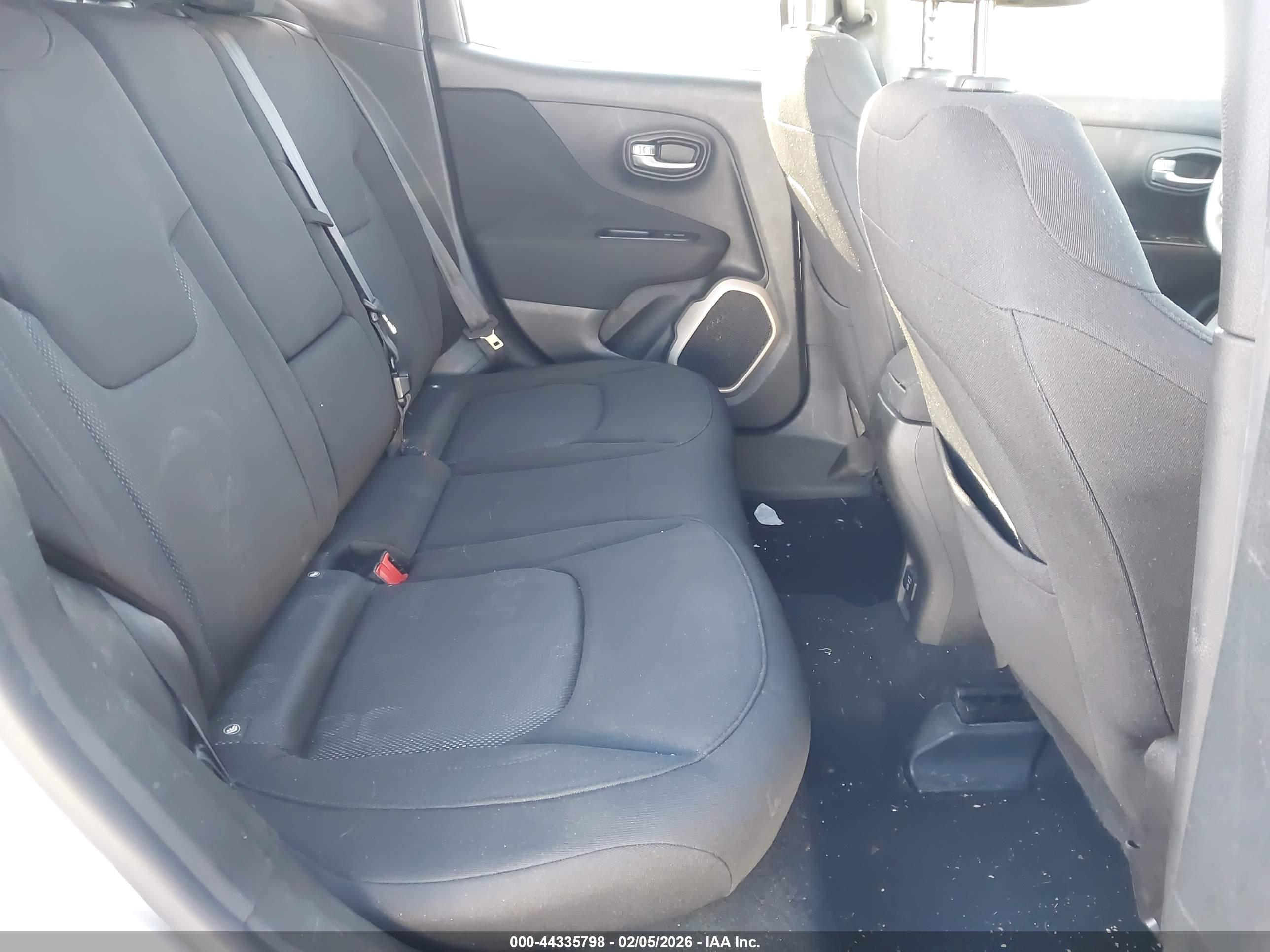 JEEP RENEGADE image 8