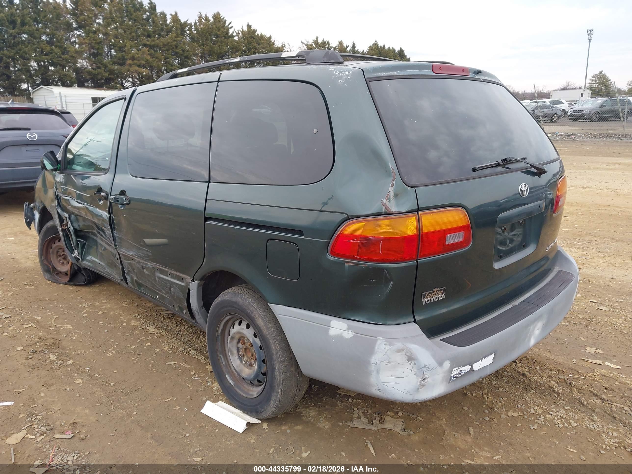 TOYOTA SIENNA image 3