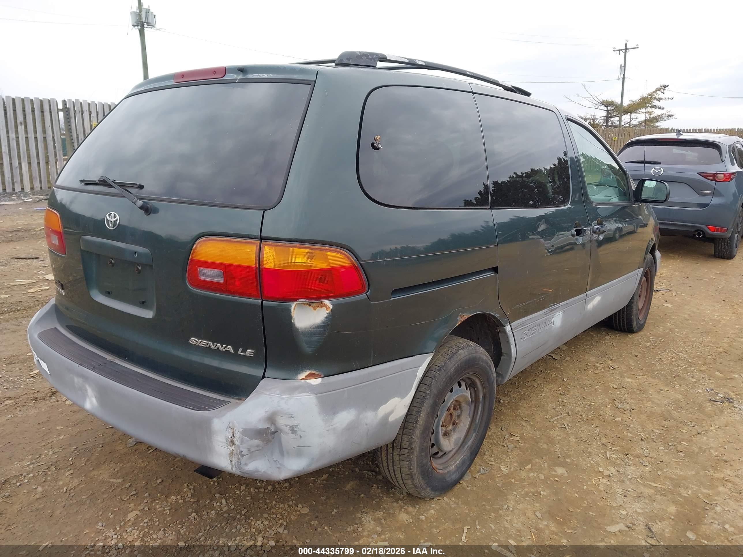 TOYOTA SIENNA image 4