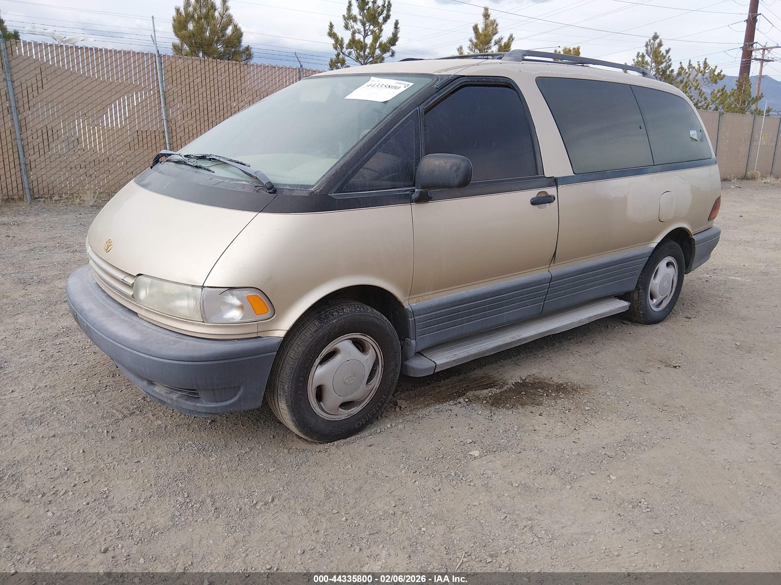 TOYOTA PREVIA image 2